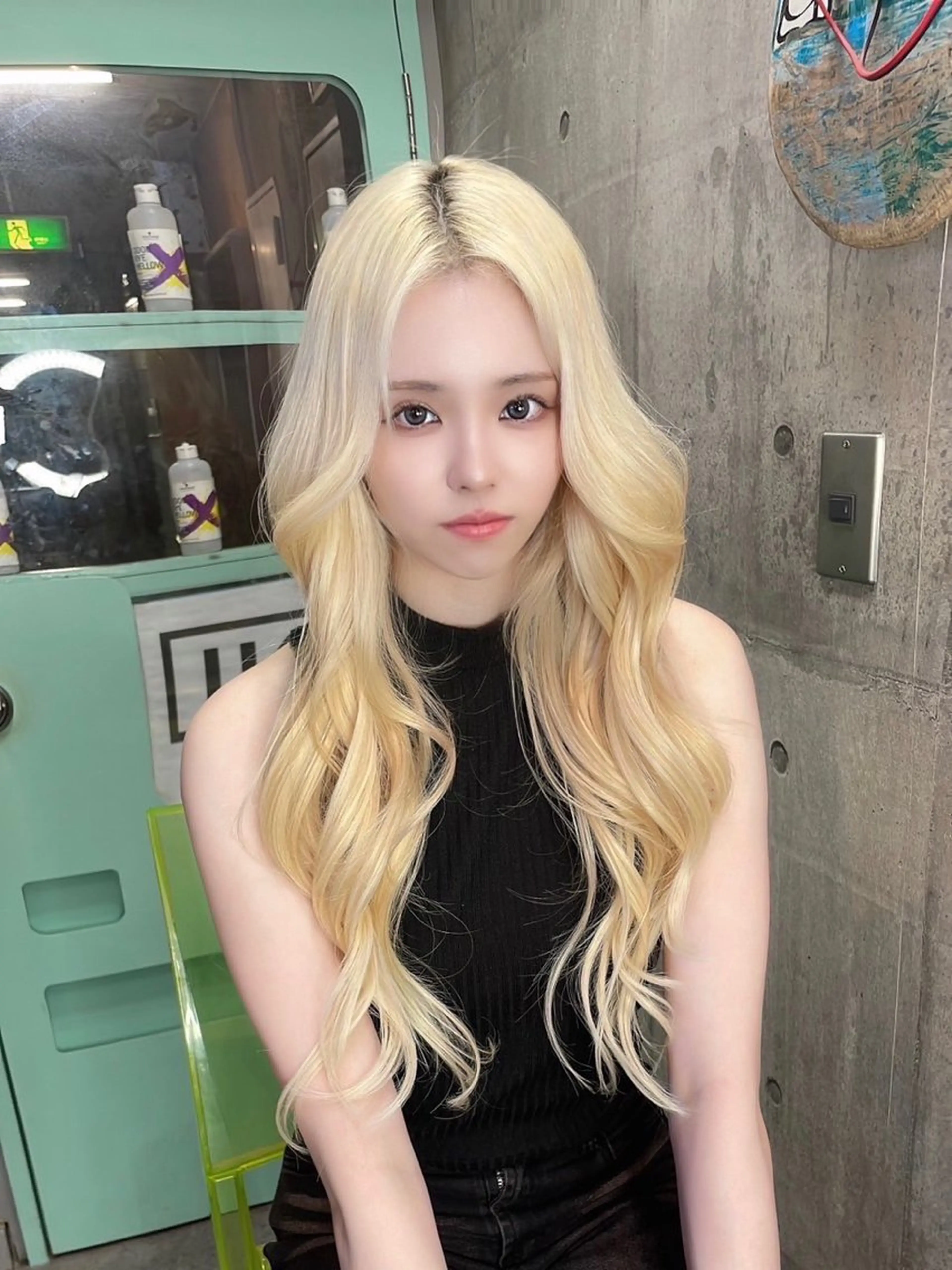 ロング カラー シールエクステ ブロンド エクステ ホワイト&レイヤーカ ットエクステ長畠俊輔のヘアスタイル