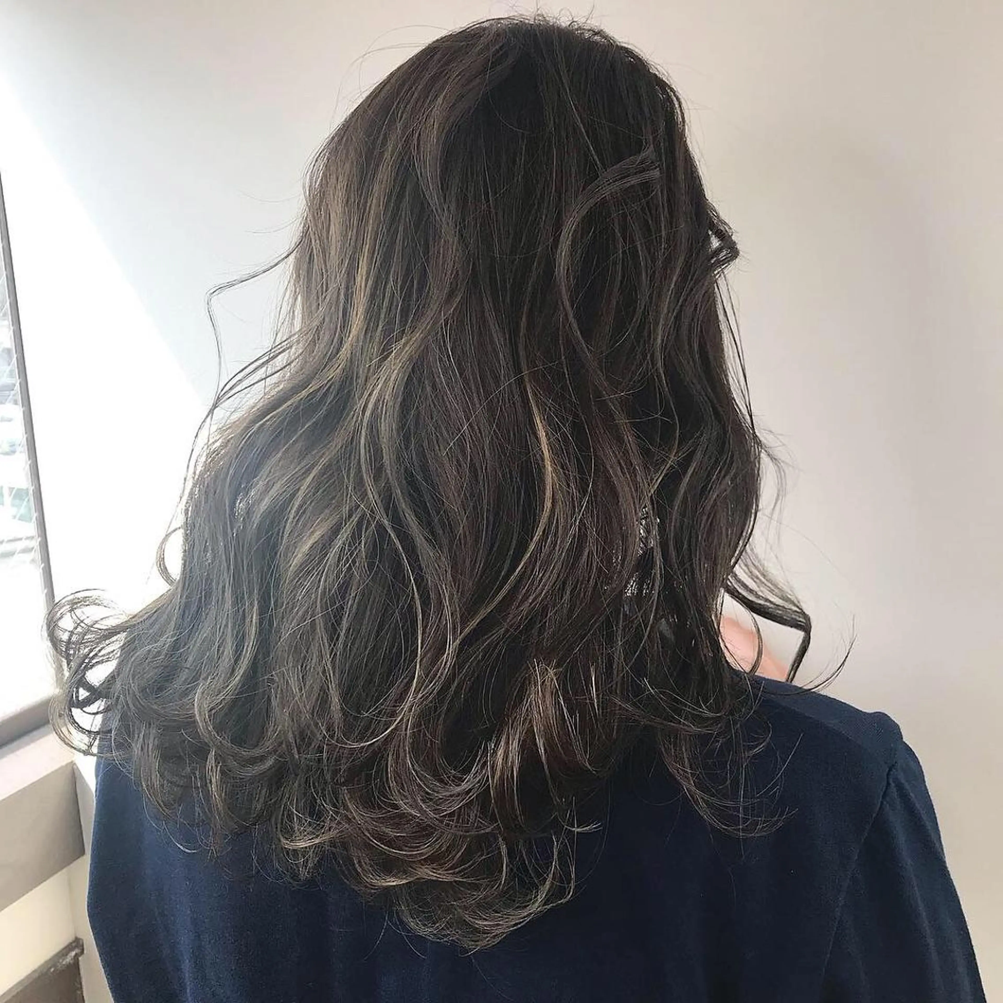 カラー デザインカラー Lienのヘアスタイル
