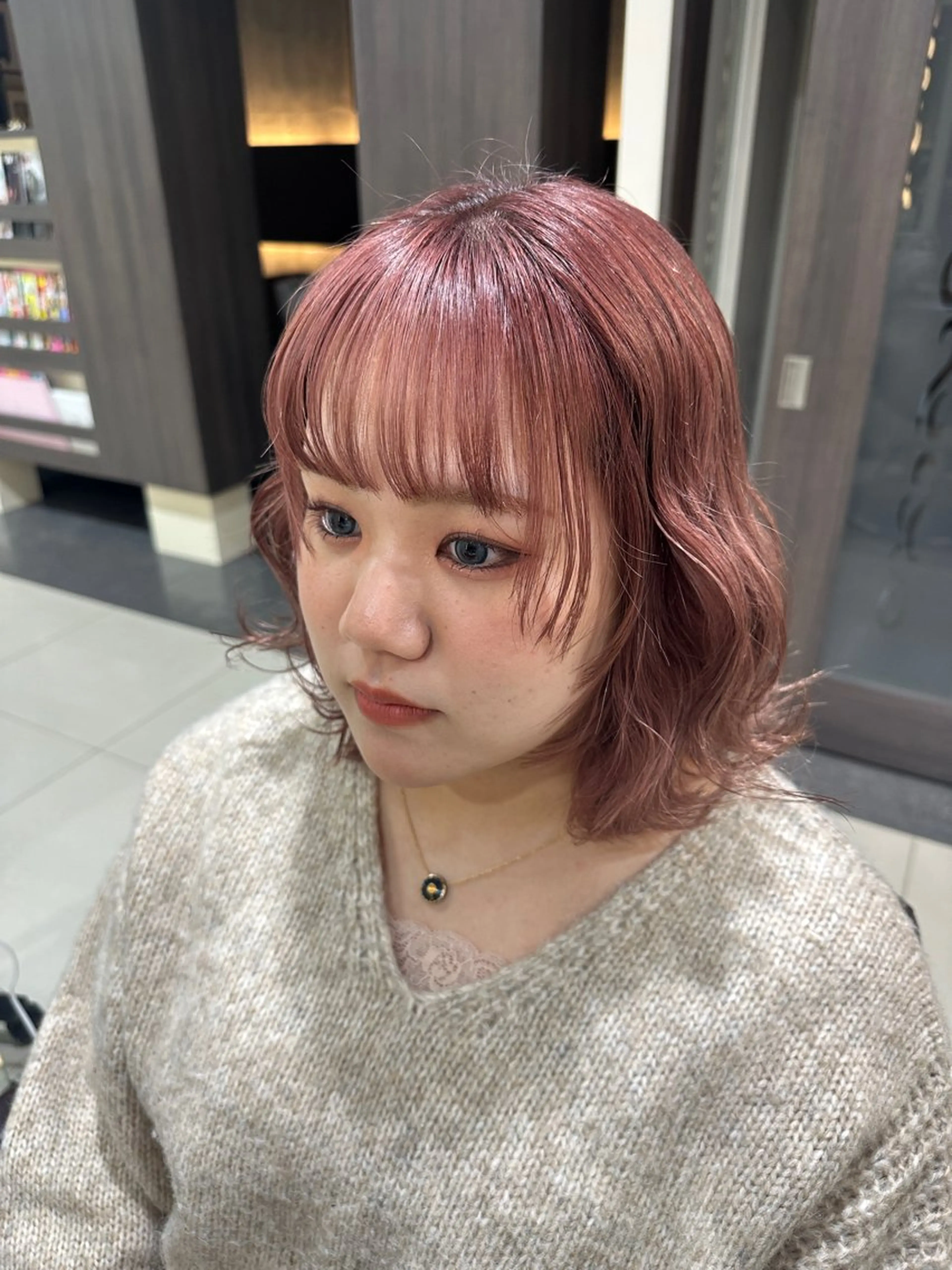 ミディアム レイヤー 艶々カラーのヘアスタイル