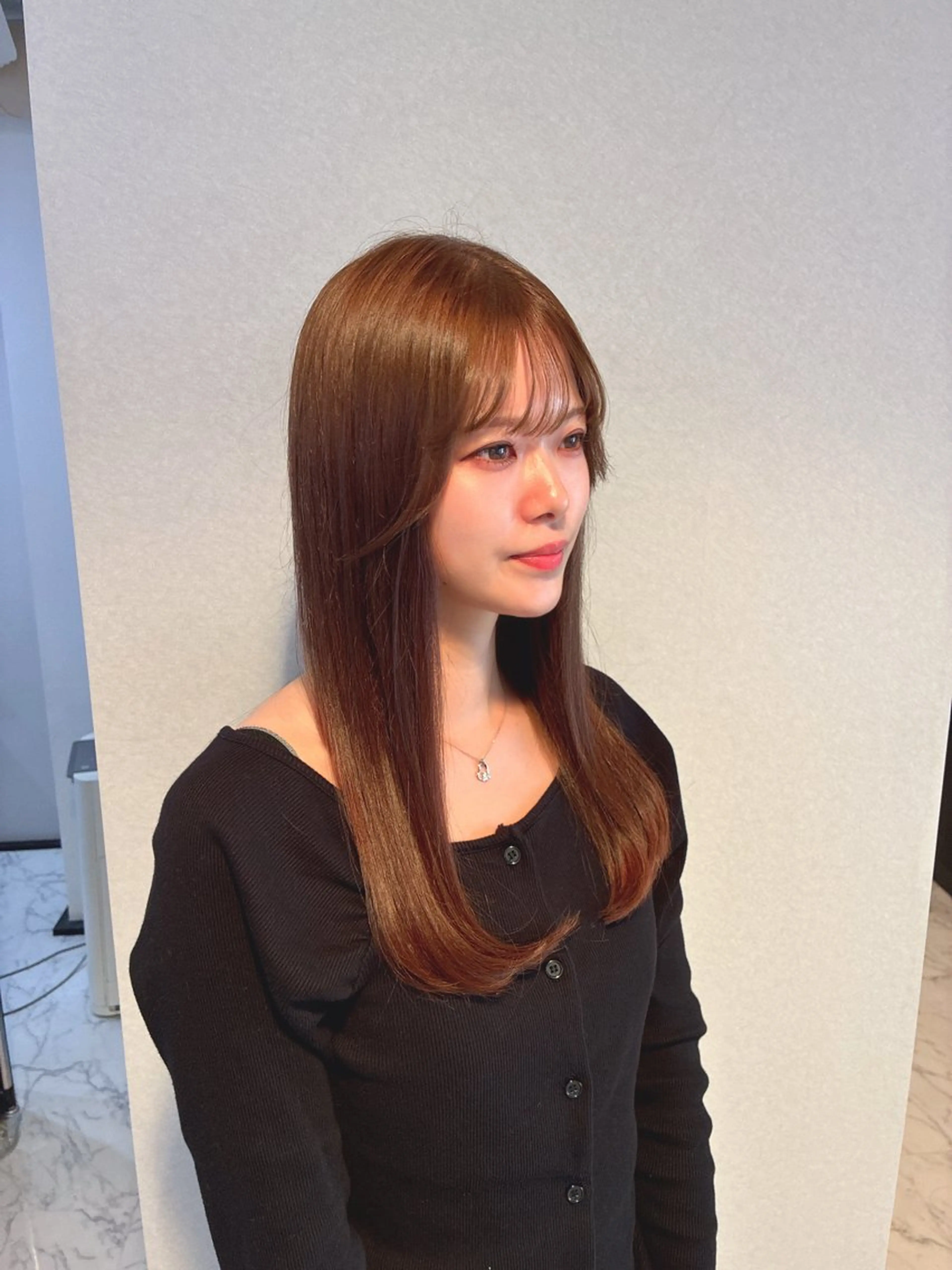 カラー ベージュカラー ブリーチ 透明感カラー ミルクティーベージュ ブリーチなしカラー ハナダ メイのヘアスタイル