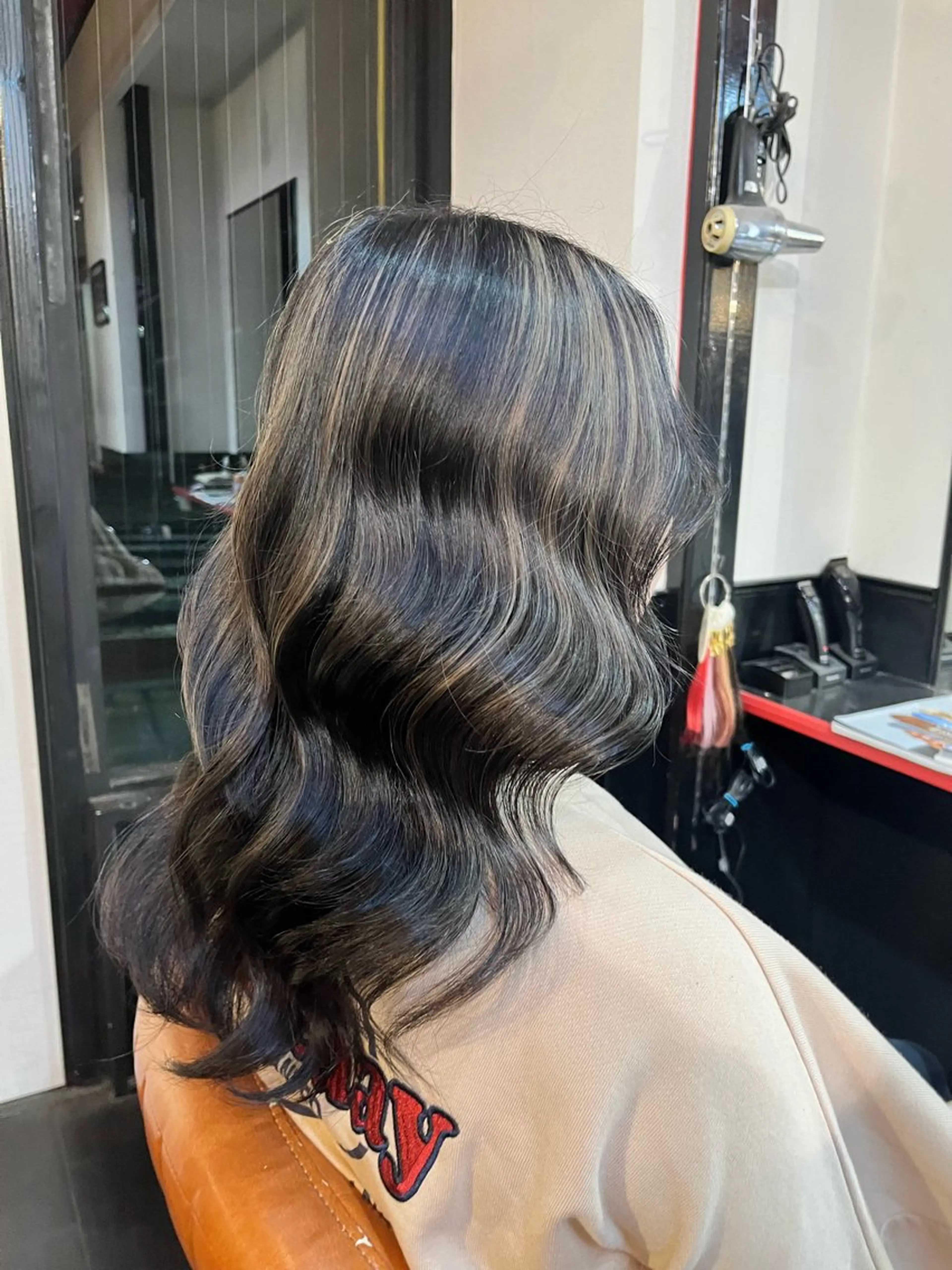 カラー ハイライトカラー スズキ リコのヘアスタイル