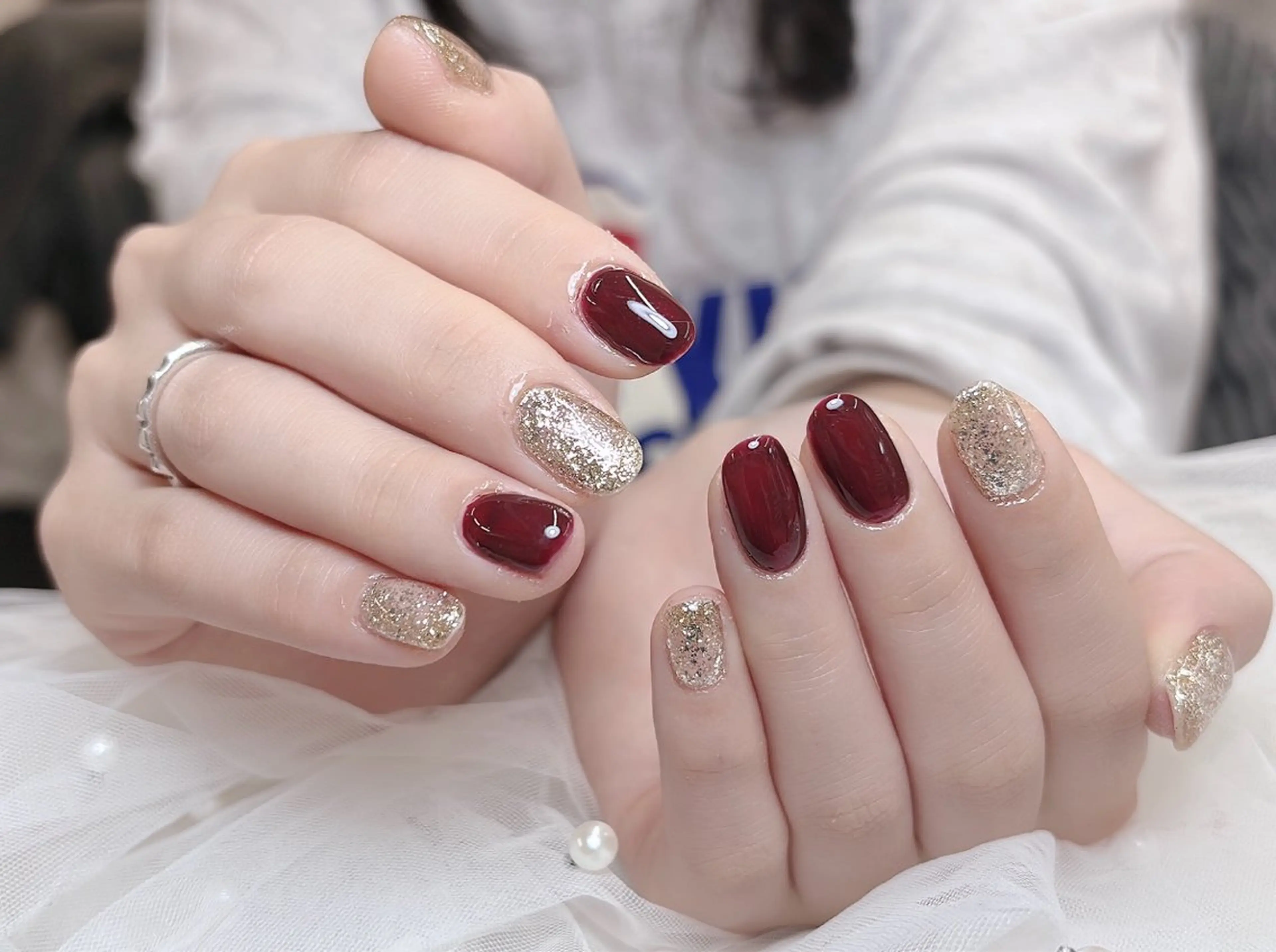 「研修中」オフなし　ワンカラー/ラメの写真