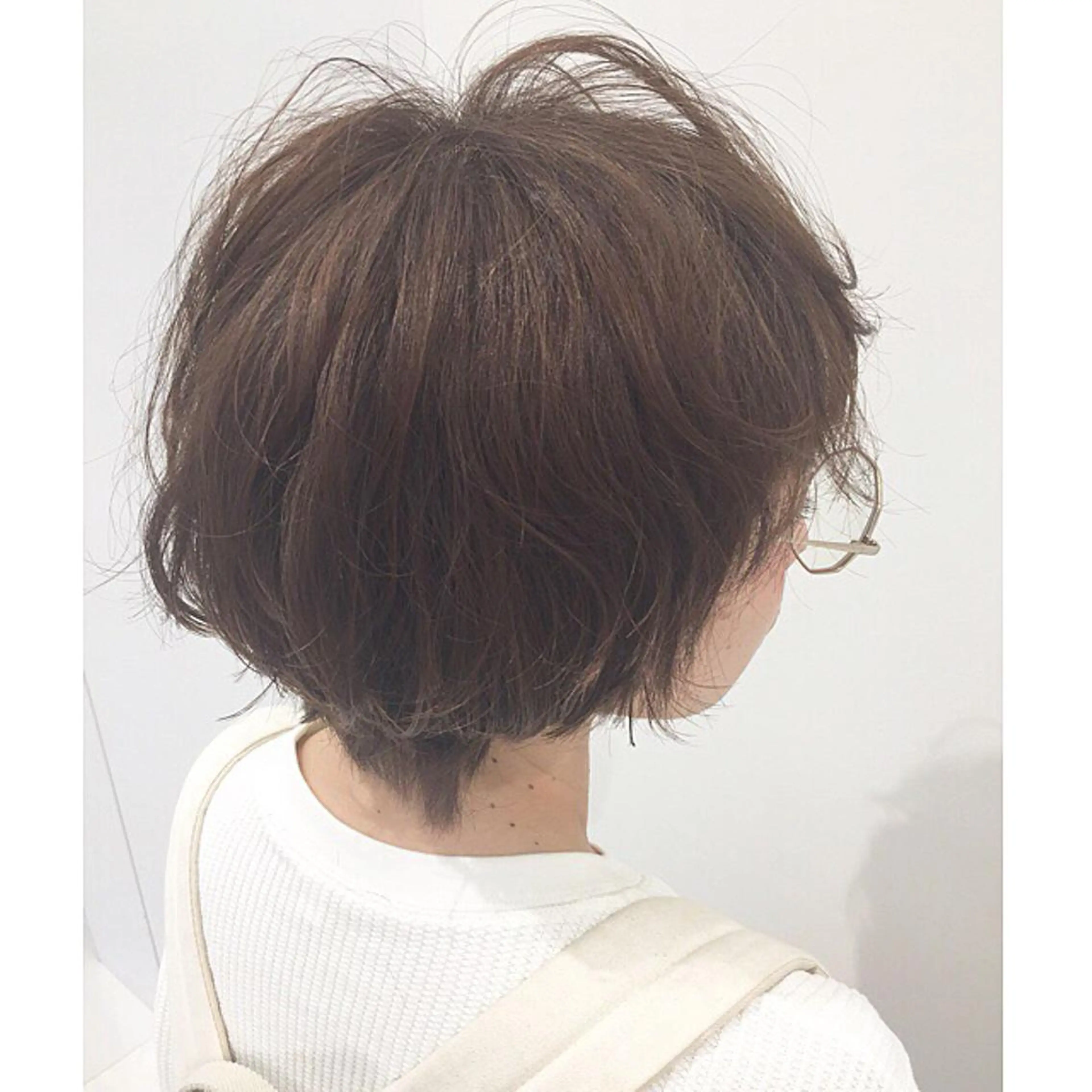 ショート カラー パーマ ヘアアレンジ ベージュカラー ショートヘア ヘアカラー トリートメント 透明感♡︎♡︎ 佐々木早苗のヘアスタイル