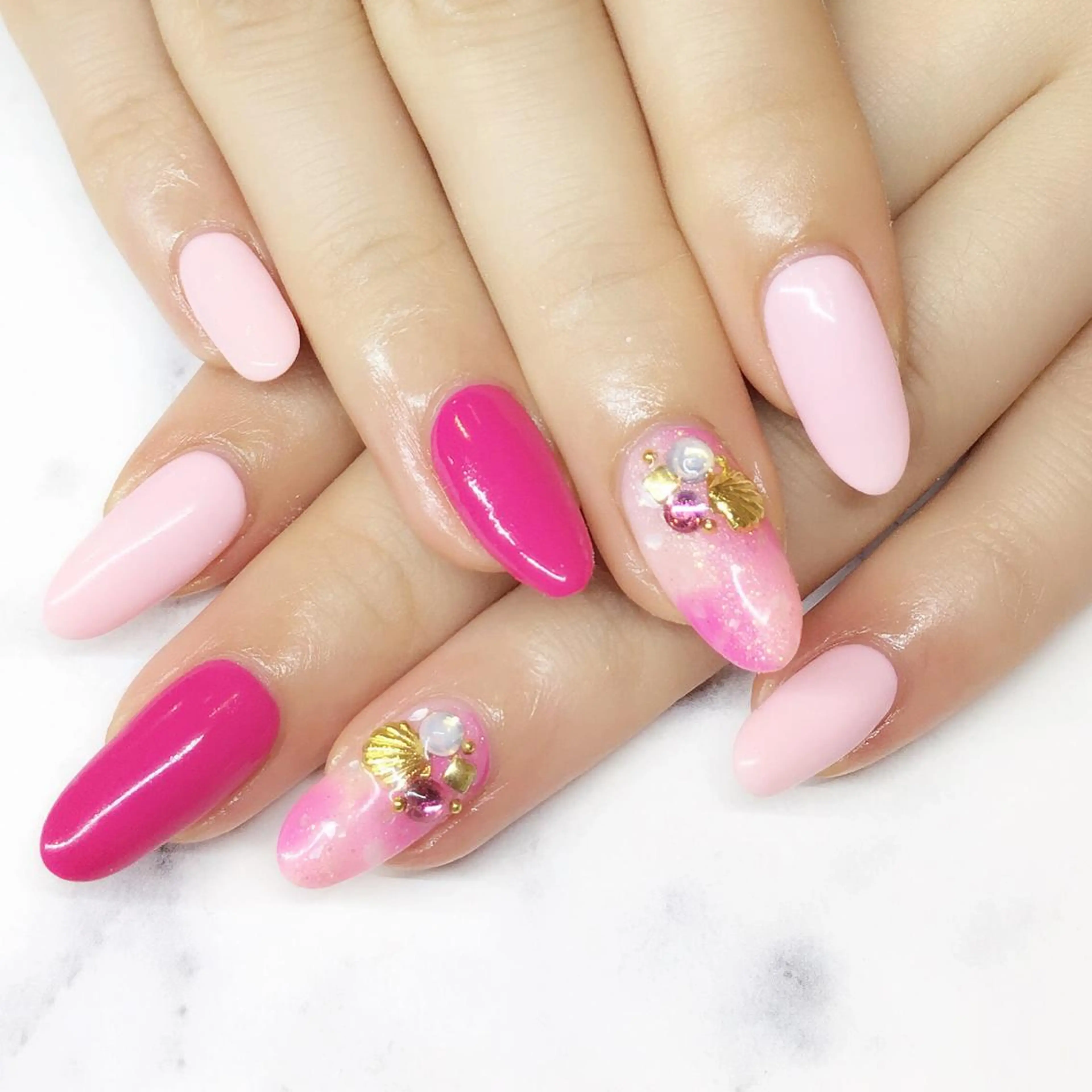 ネイル ジェルネイル ラメ(グリッター) ピンク 夏ネイル nail salon Soeurのネイルデザイン