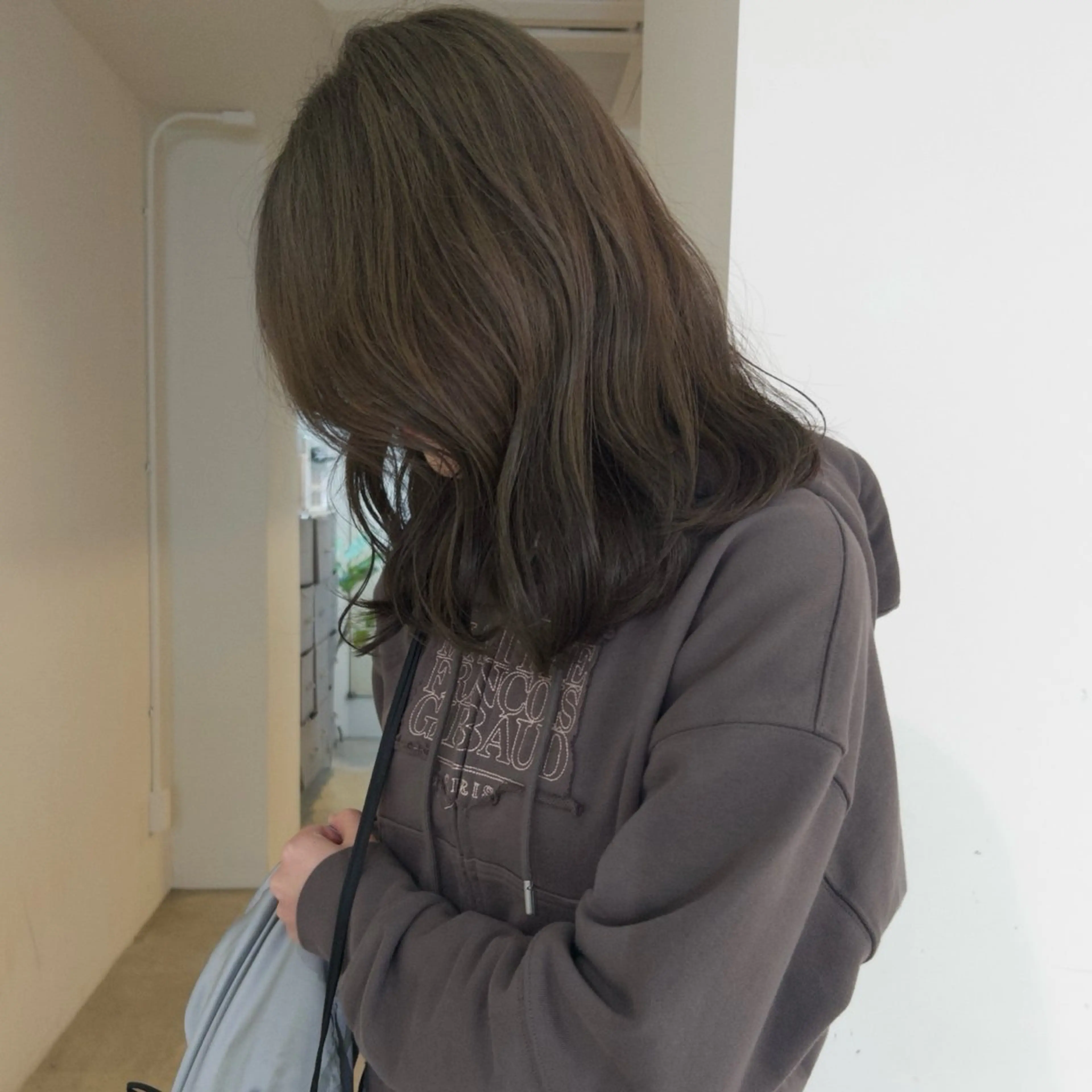 ミディアム カラー 透明感カラー 顔まわりレイヤー 顔周りカット ハッシュカット レイヤーカット カット ヘアカラー トリートメント nonoka オリーブ/レイヤーのヘアスタイル