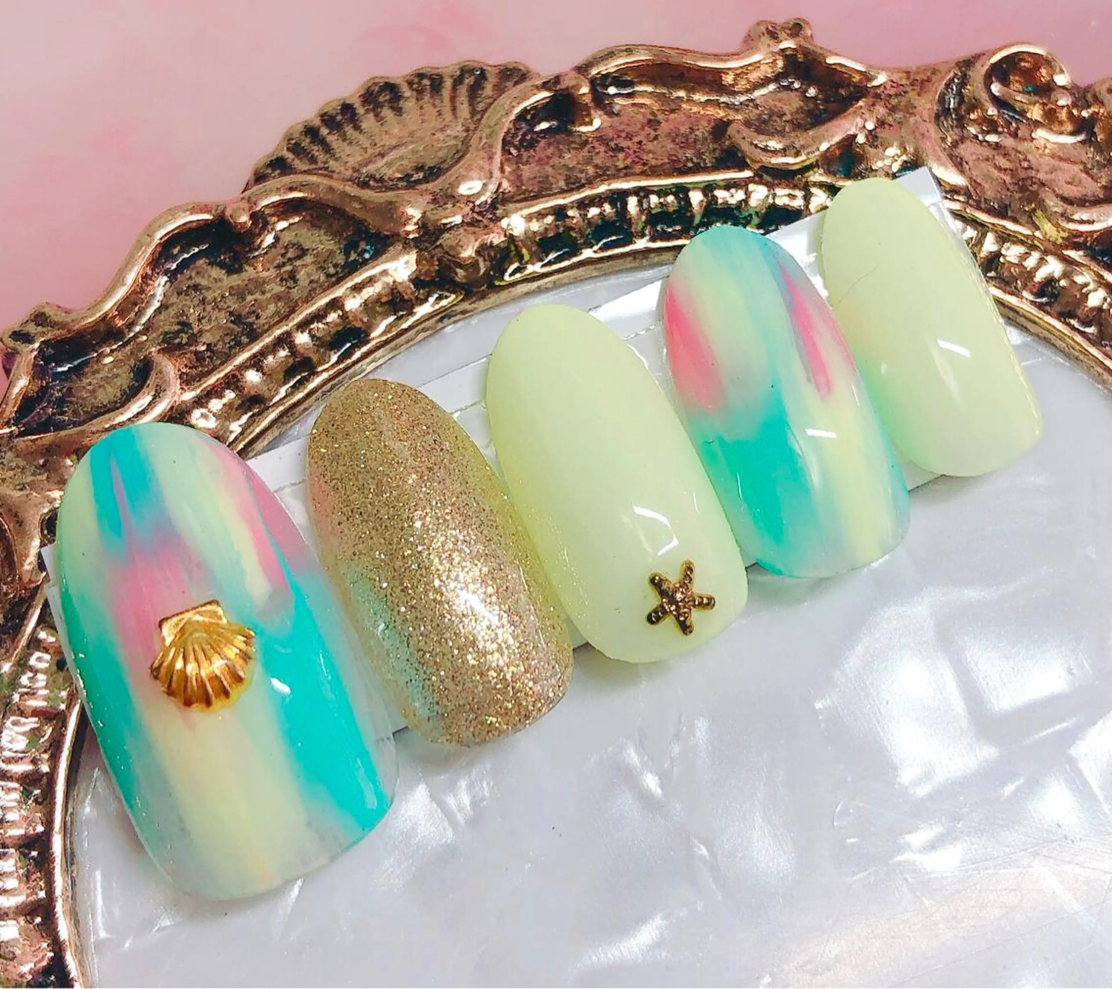 ネイル ハンドネイル CROWN プライベートサロンのネイルデザイン