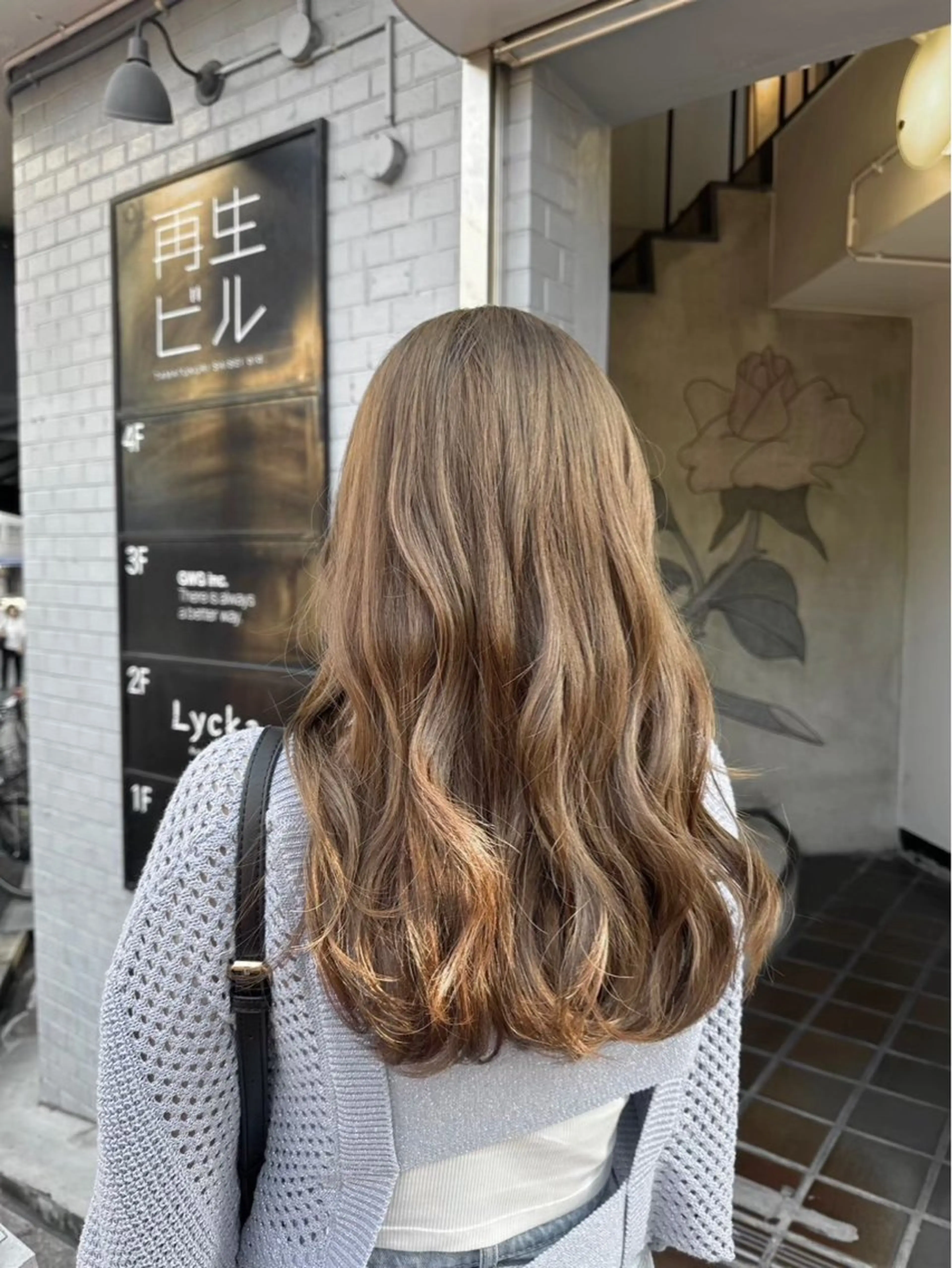 ロング ヘアカラー 柿本 ひなのヘアスタイル