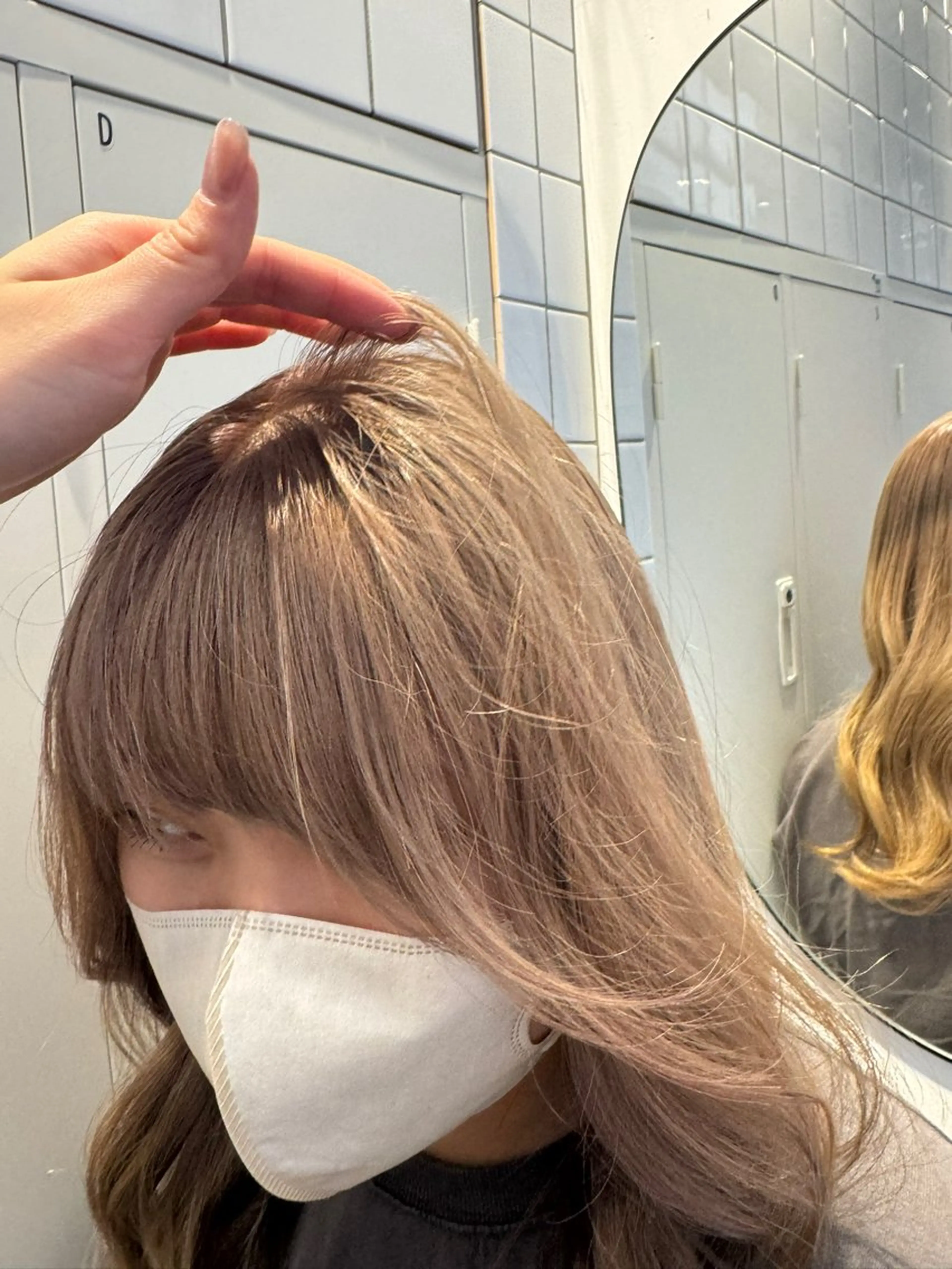 セミロング カラー ベージュカラー ミルクティーベージュ ヘアカラー トリートメント 新宿 似合わせカラー HINAのヘアスタイル