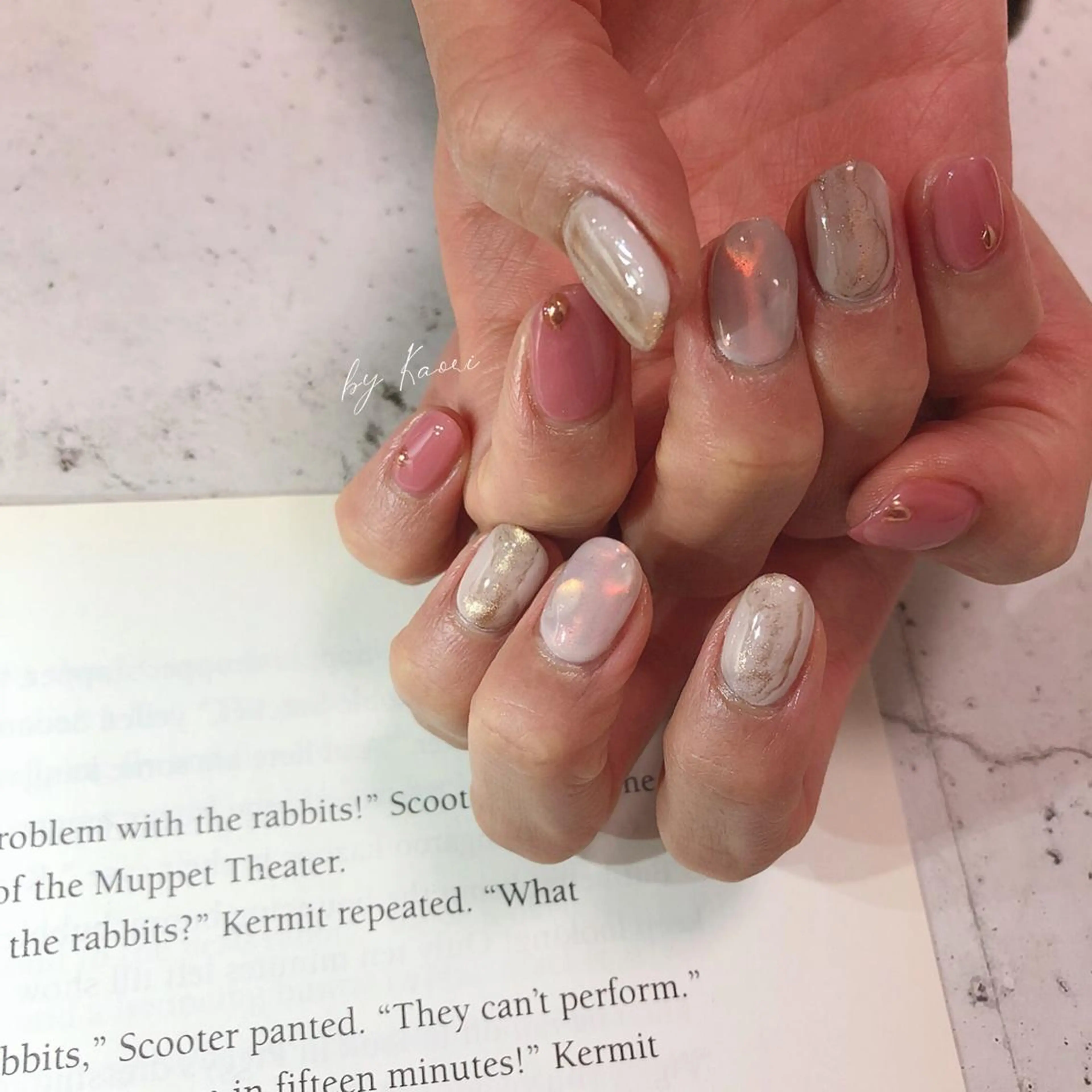 ネイル オーロラネイル ブラウン カジュアル フットネイル フレンチネイル _Defi_ by Kaoriのネイルデザイン