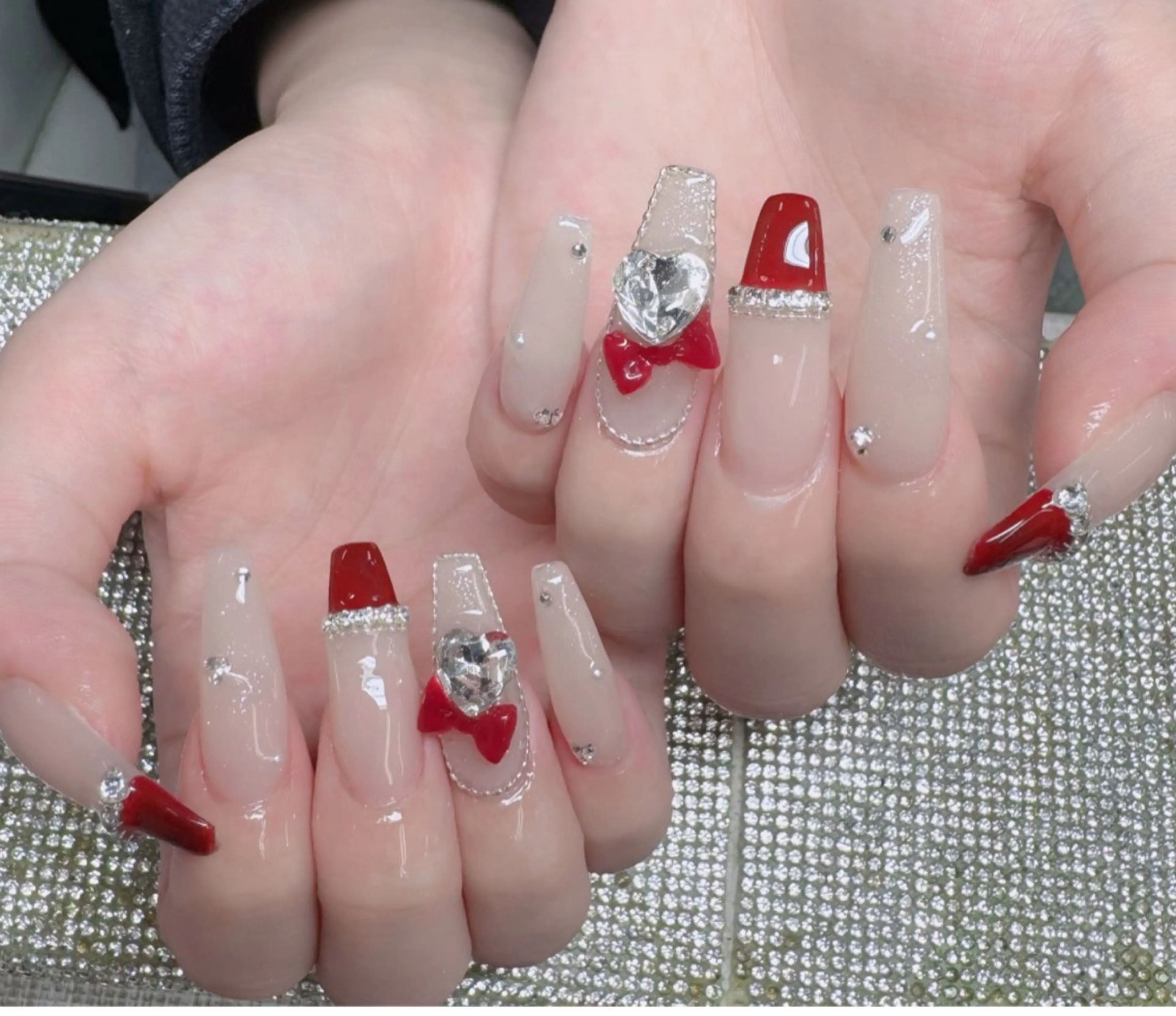 ネイル オーロラネイル フレンチネイル ジェルネイル ハロウィン キラキラネイル H.baby Nail Salonのネイルデザイン