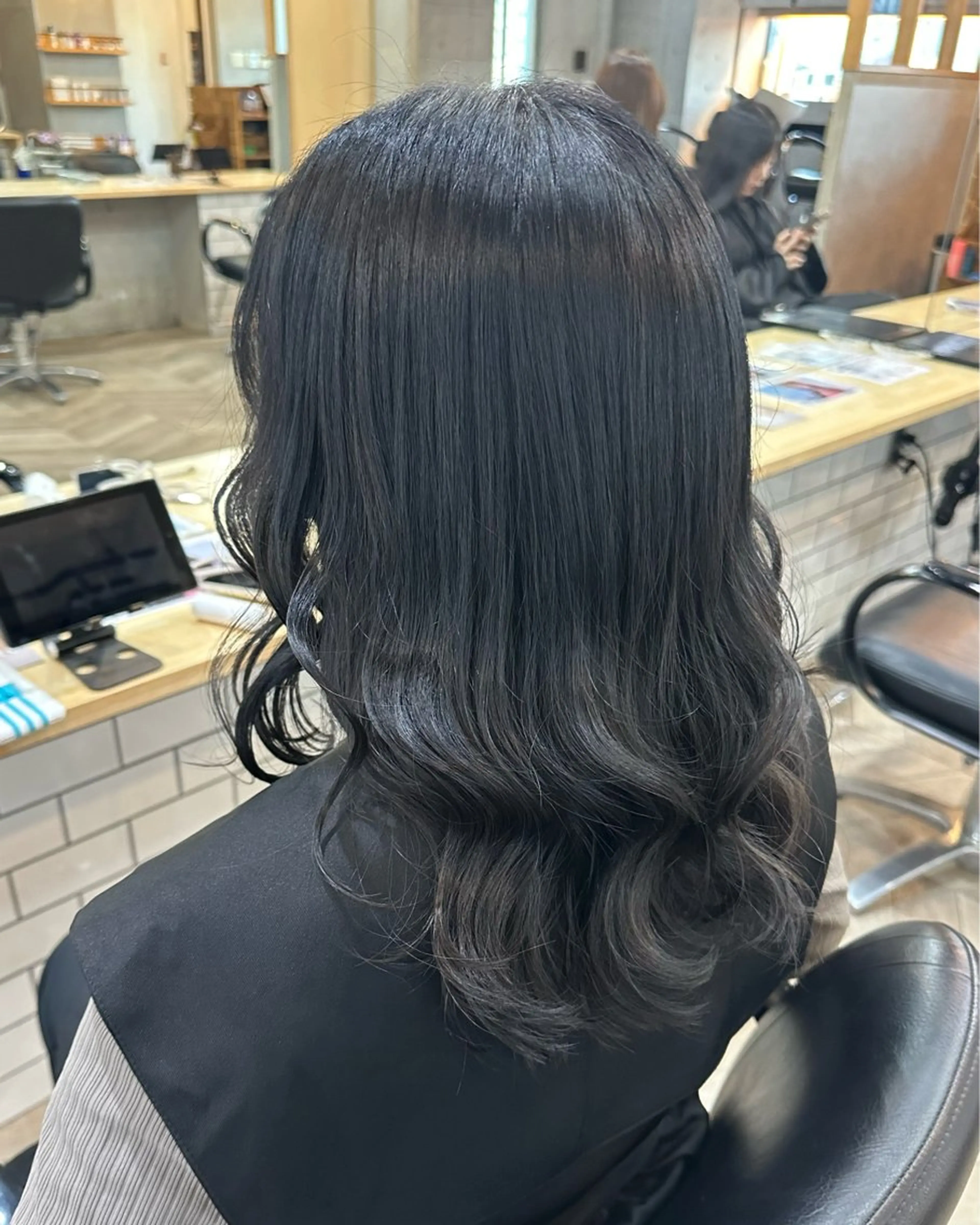 カラー アッシュ アッシュブラック 黒髪 ヘアカラー Angelica 内海  遥奈のヘアスタイル