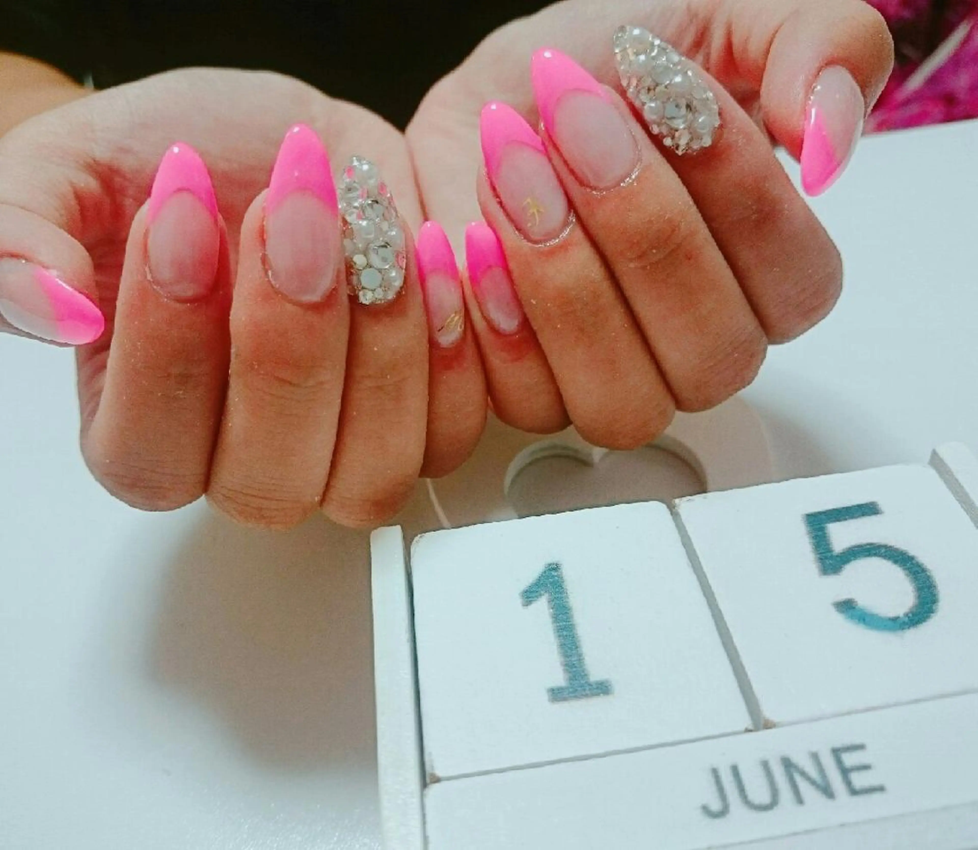 ネイル ピンク ストーンネイル JEWEL nailのネイルデザイン