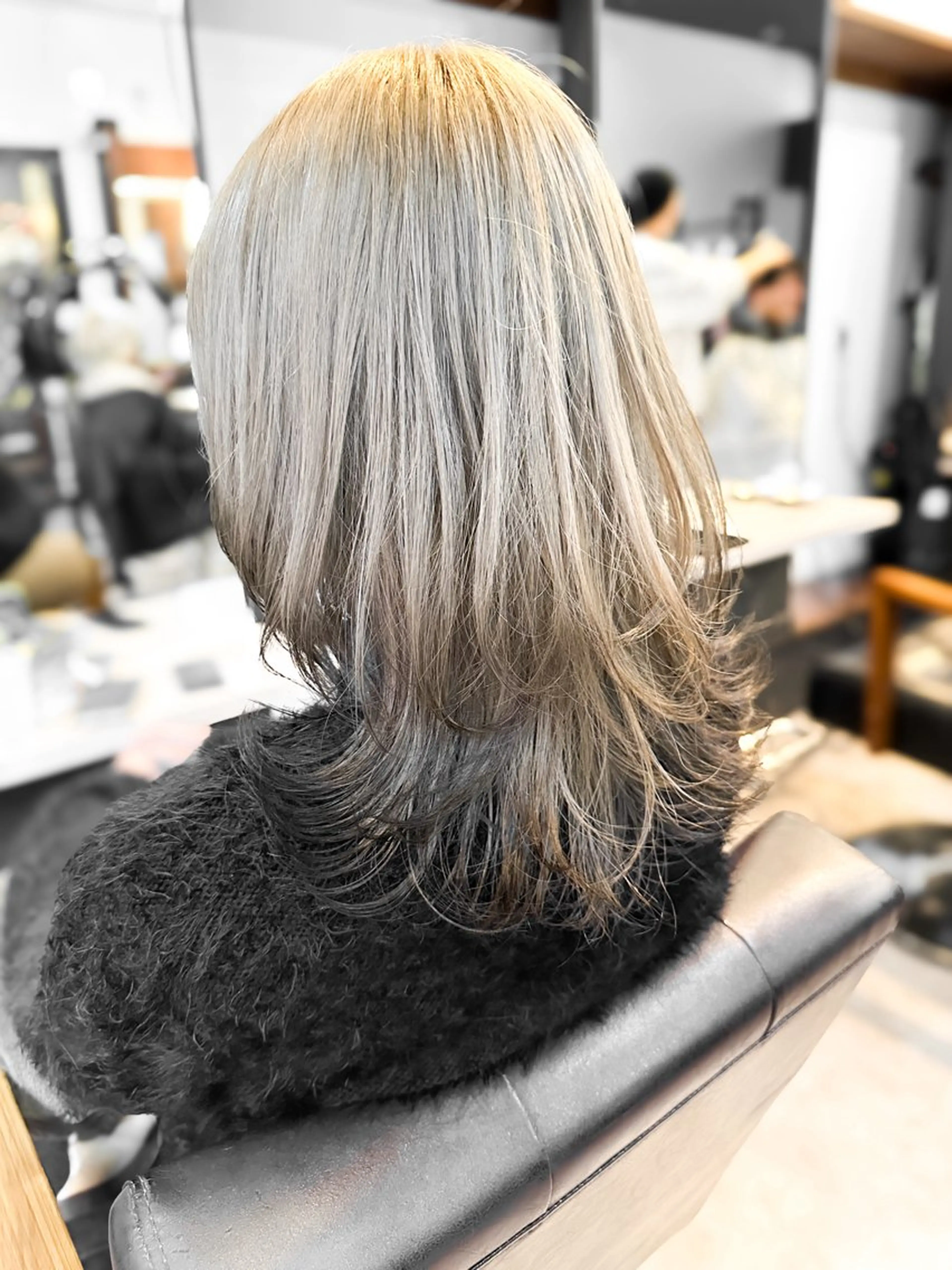 セミロング カラー ブリーチ ハイトーンカラー カット ヘアカラー トリートメント ブリーチカラー🔥 パーマ【佐々木凌平】のヘアスタイル