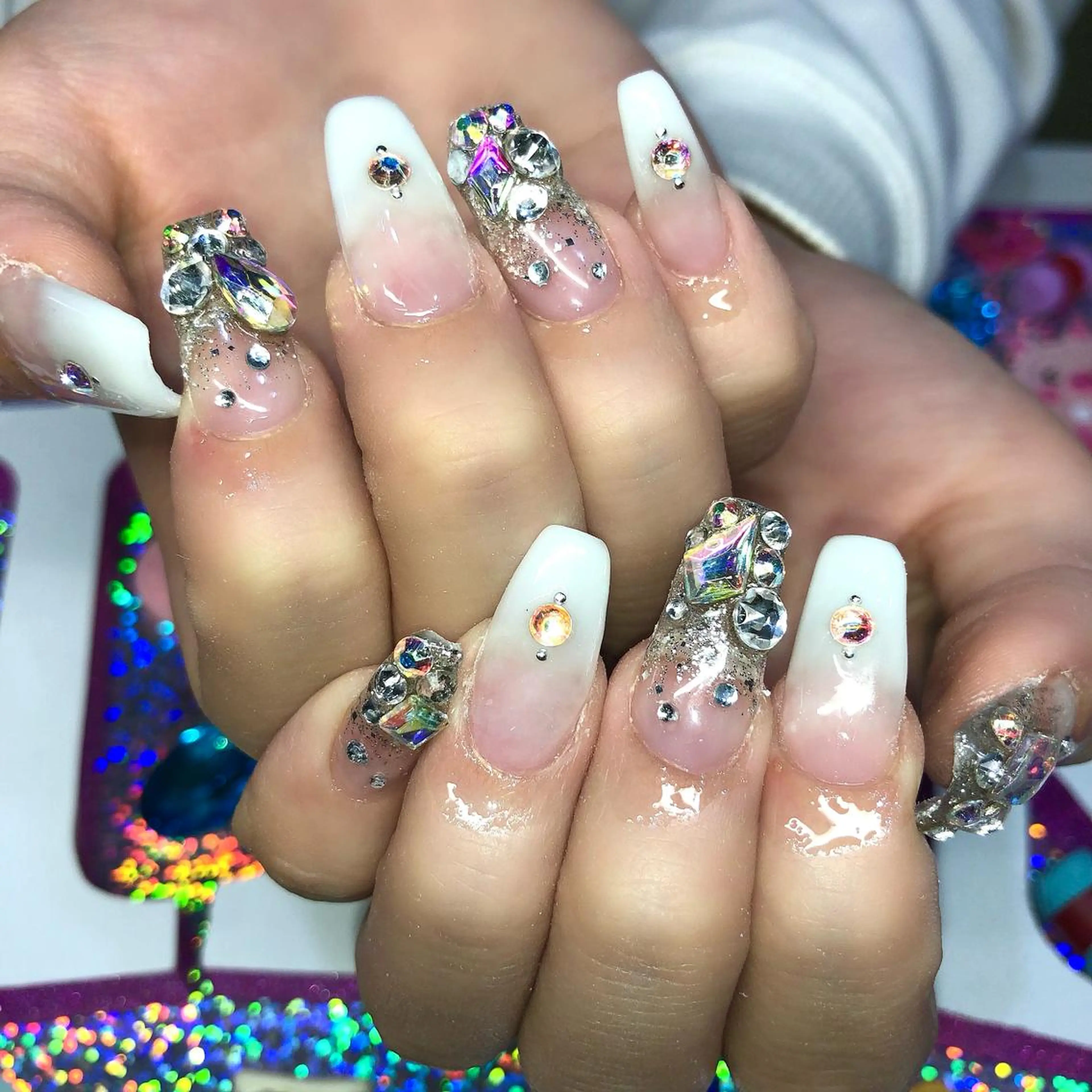 ネイル グラデーション キラキラネイル 持ち込み ハンドネイル 【Yappy🌈】 💖P-tanaのネイルデザイン
