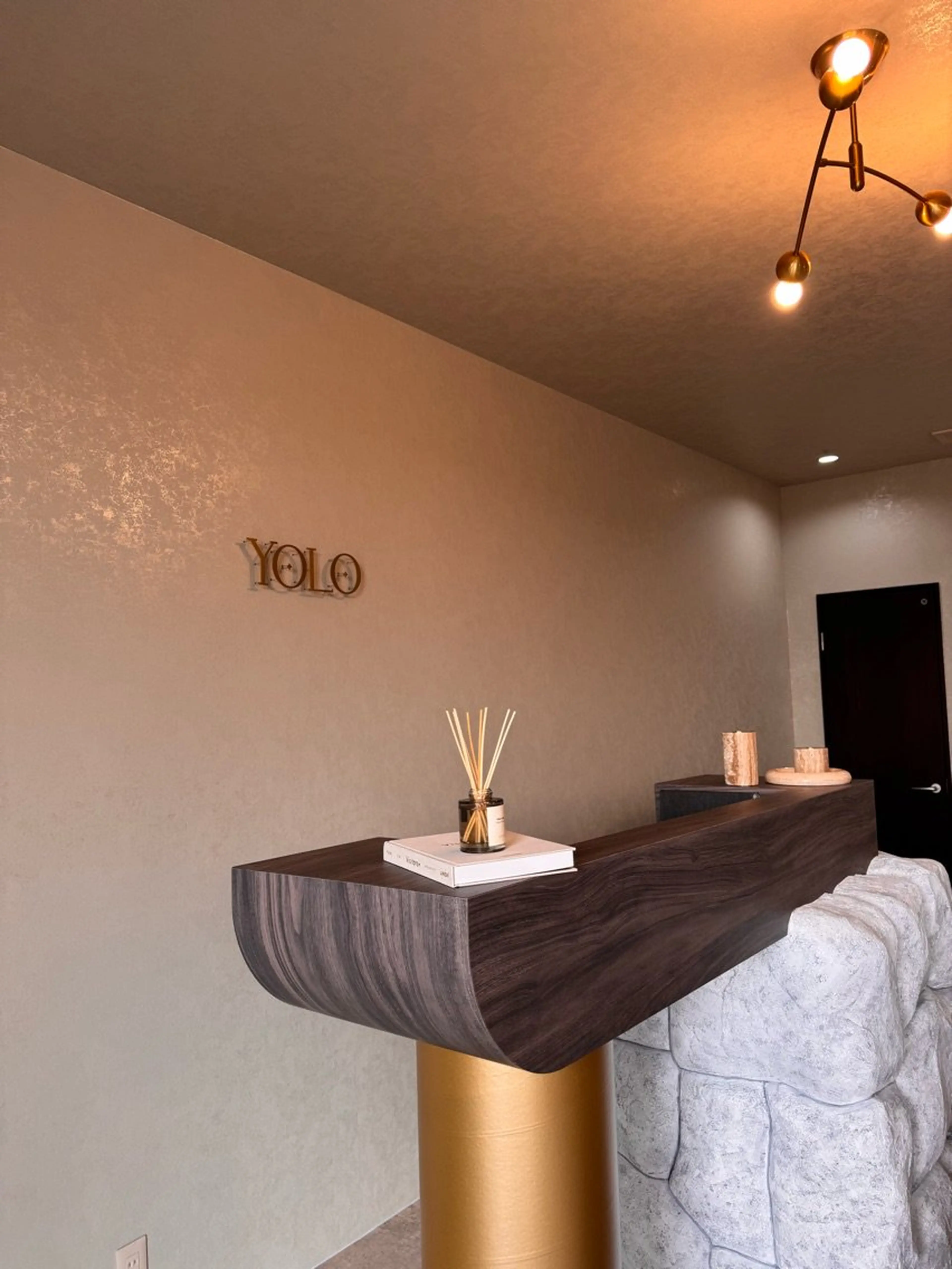 nailsalon YOLOの内観・外観1