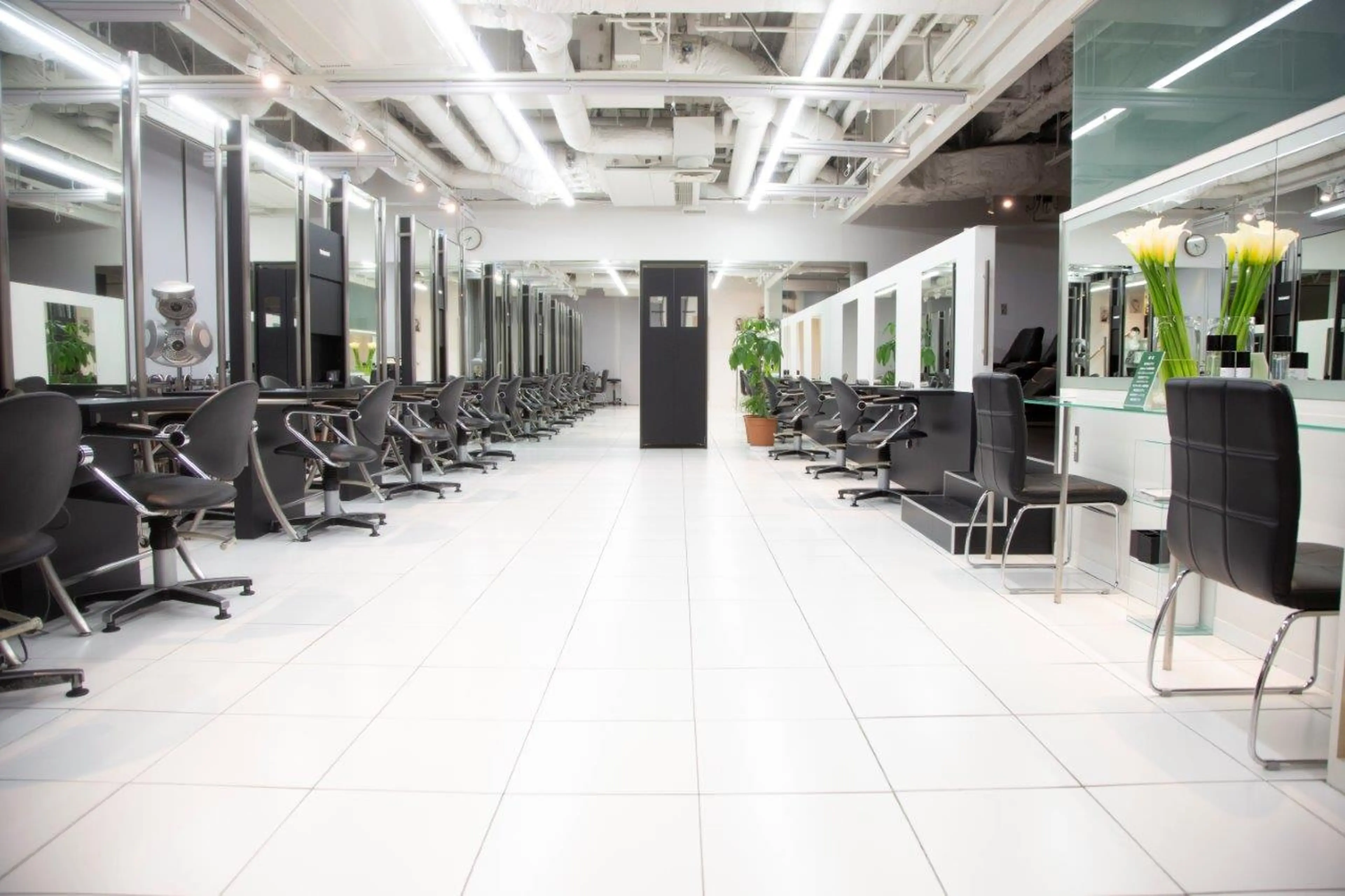 TONI&GUY JAPAN AOYAMAの内観・外観2