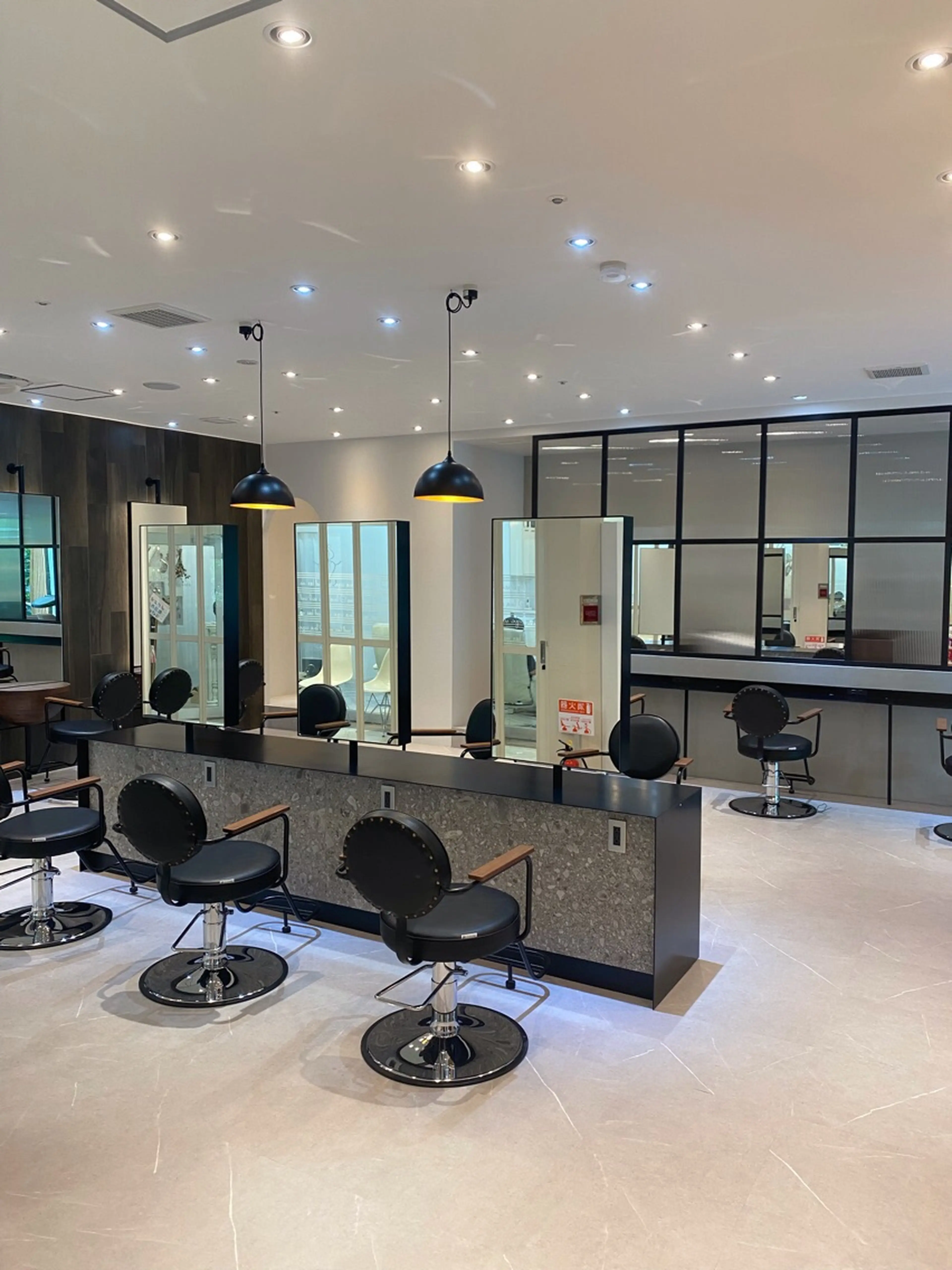 W 藤が丘店の内観・外観2