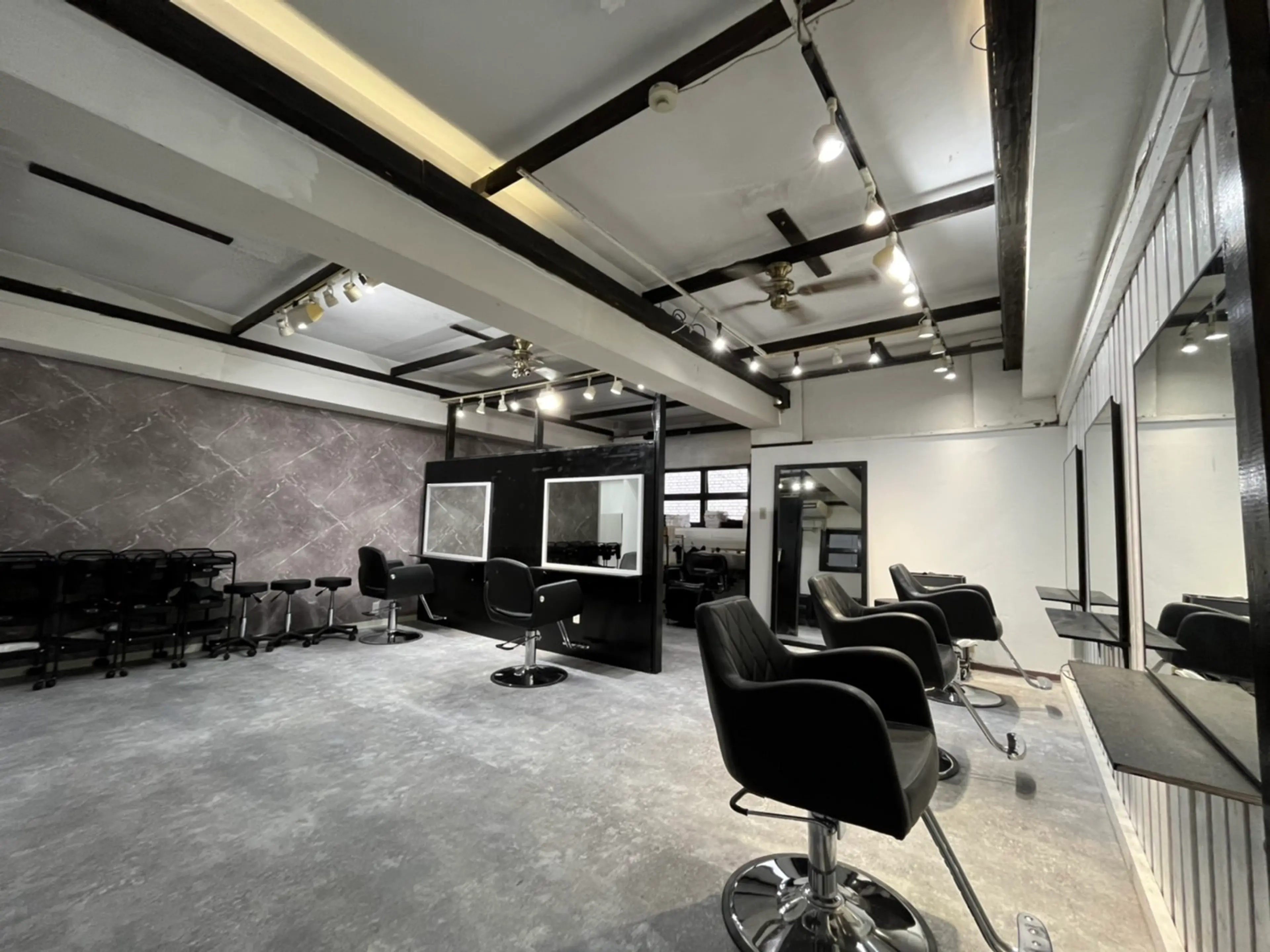 カラーもできるエクステ専門店 Hz. 神戸 三ノ宮の内観・外観3