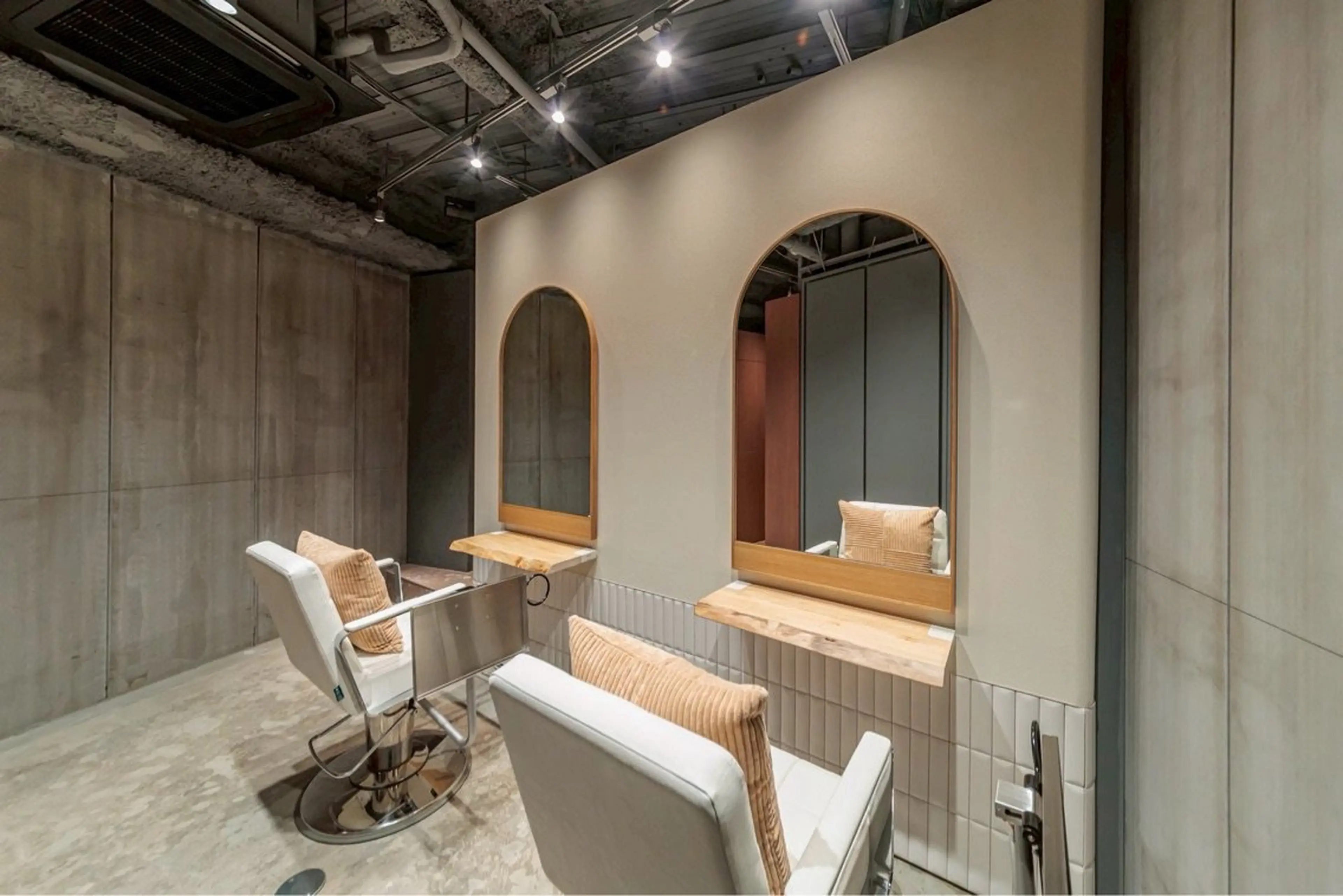 LOCCA銀座中央通り店の内観・外観2