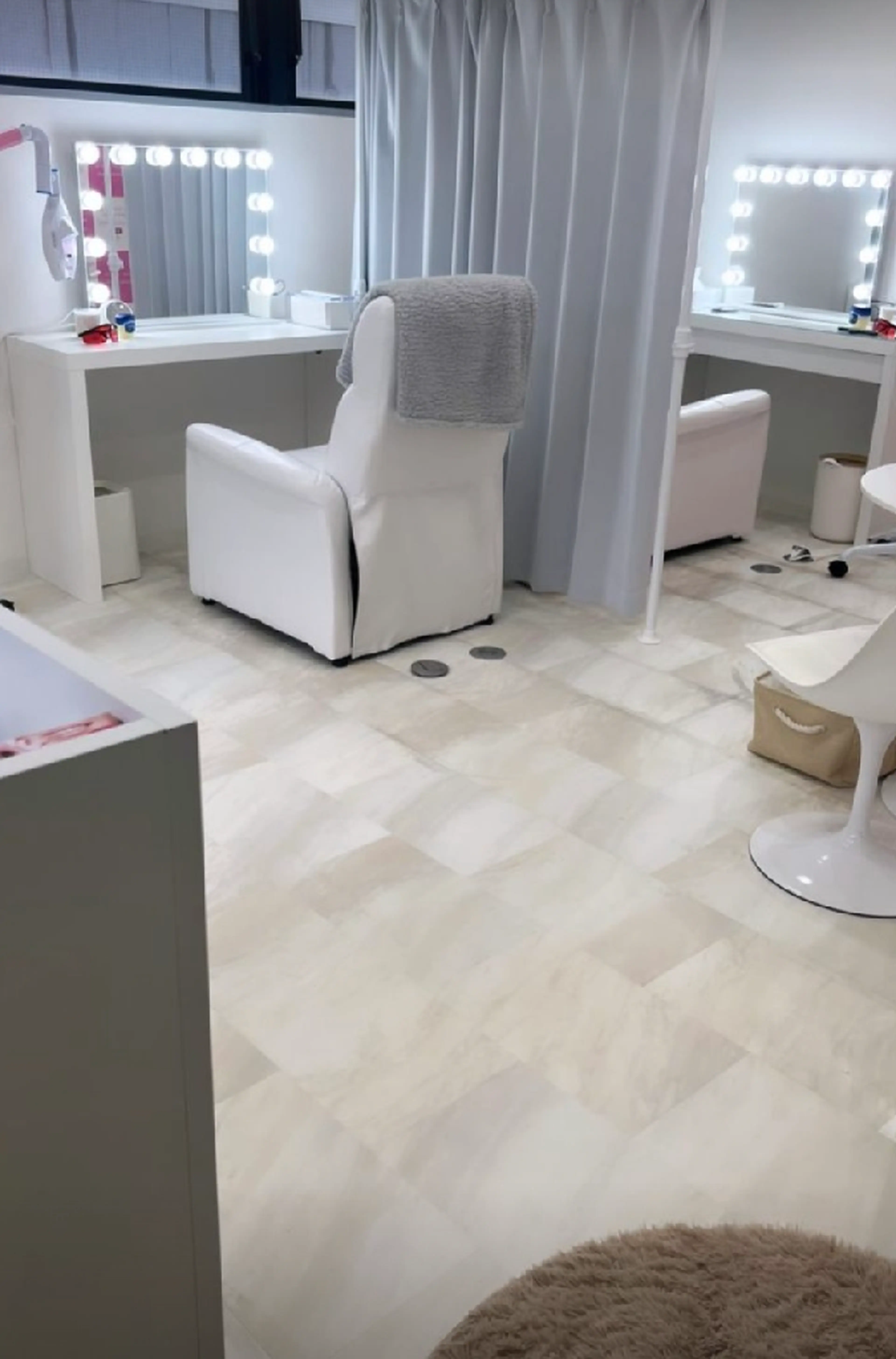 エクシア東心斎橋店の内観・外観1