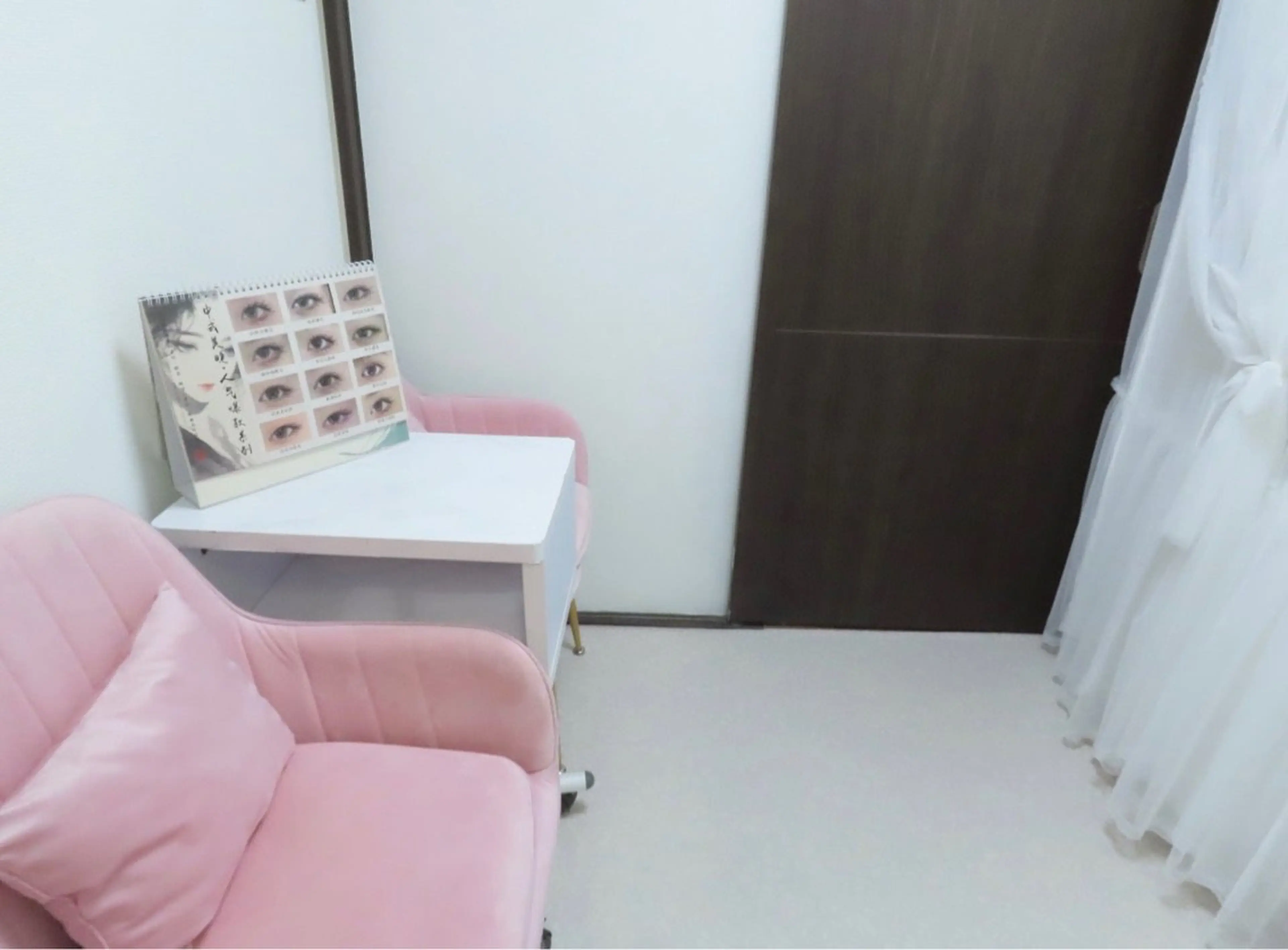 Eyelash サンキュウ　池袋店の内観・外観1