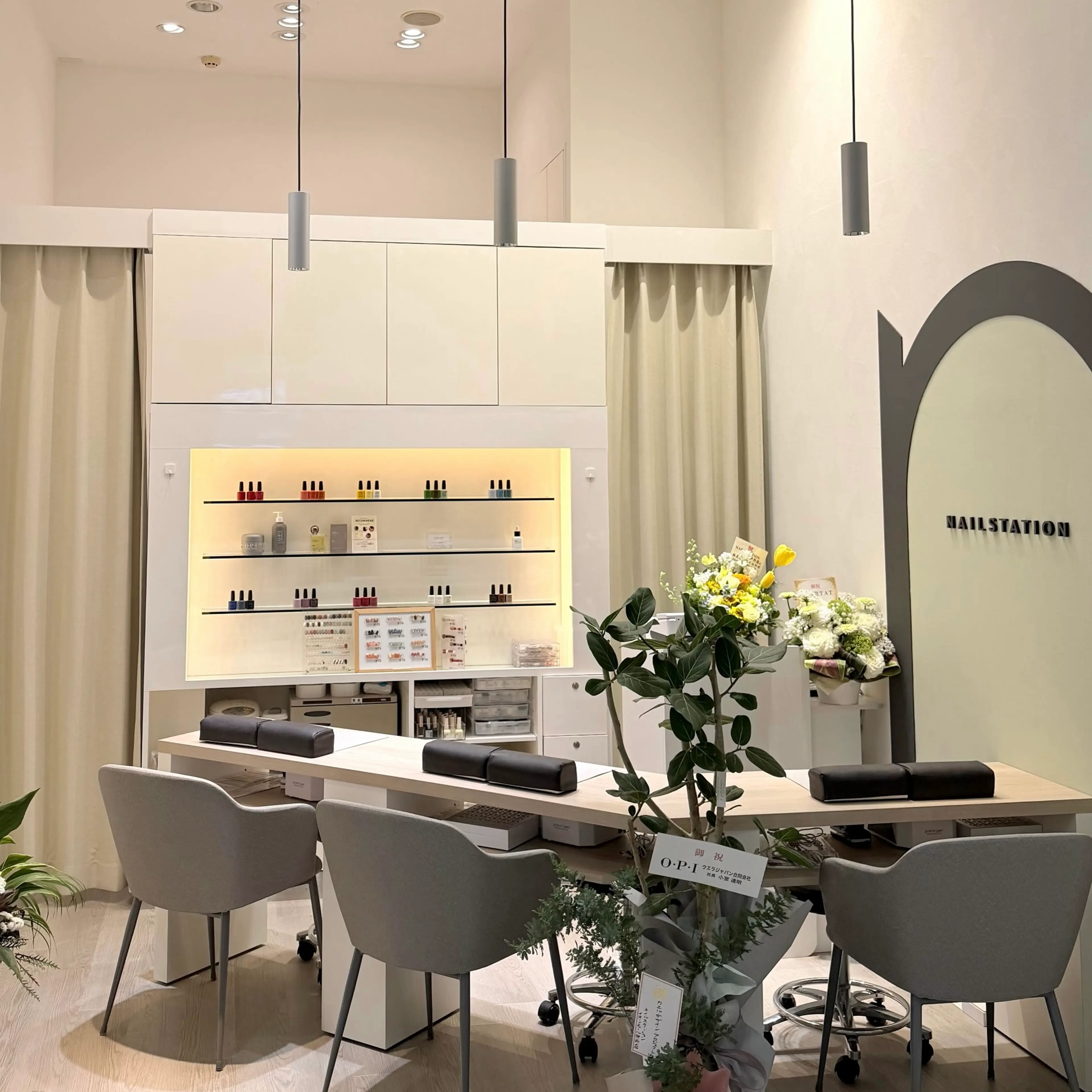 ネイルステーション伊丹店の内観・外観1