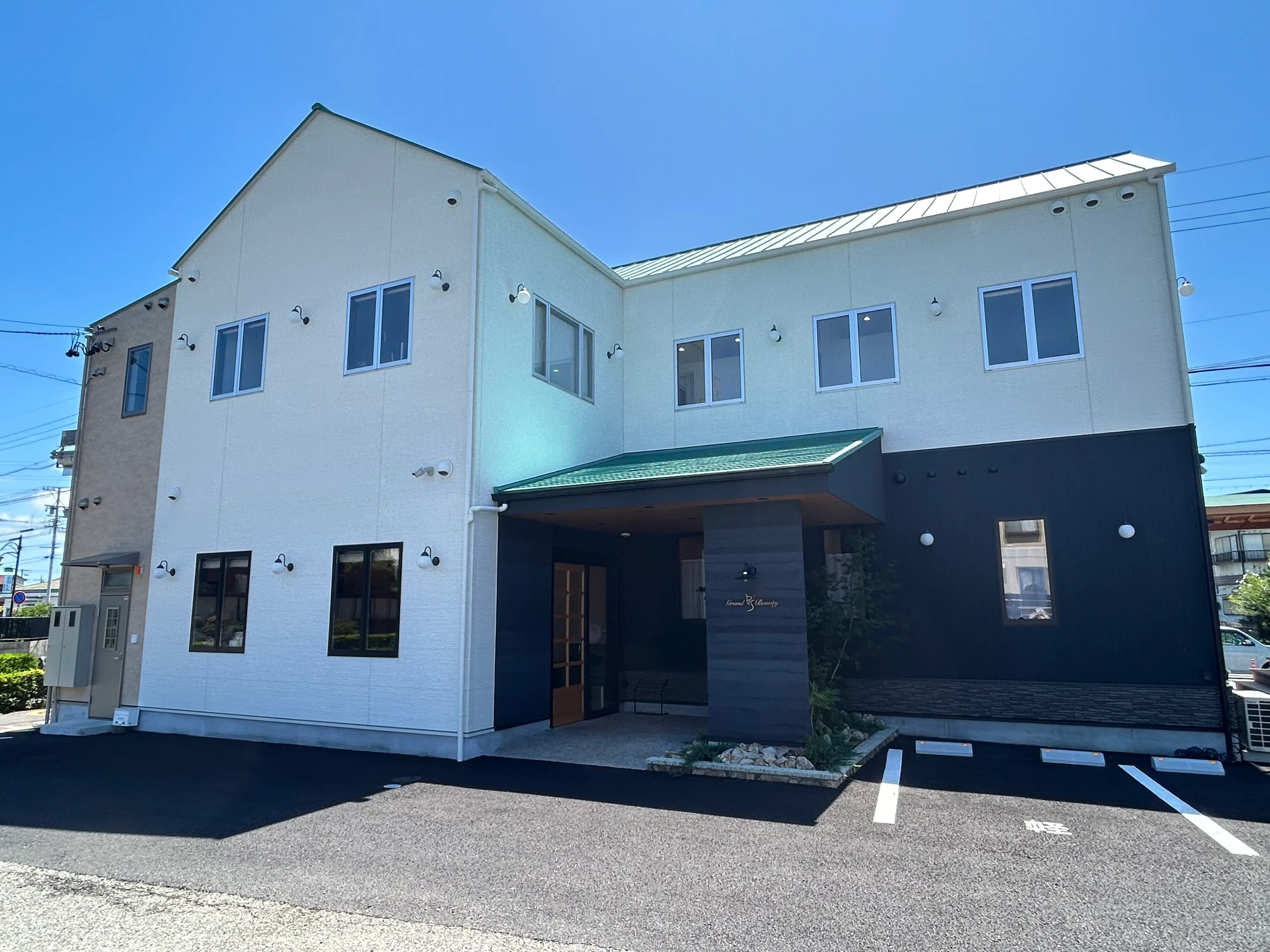 Grand Beauty B's 半田店の内観・外観1