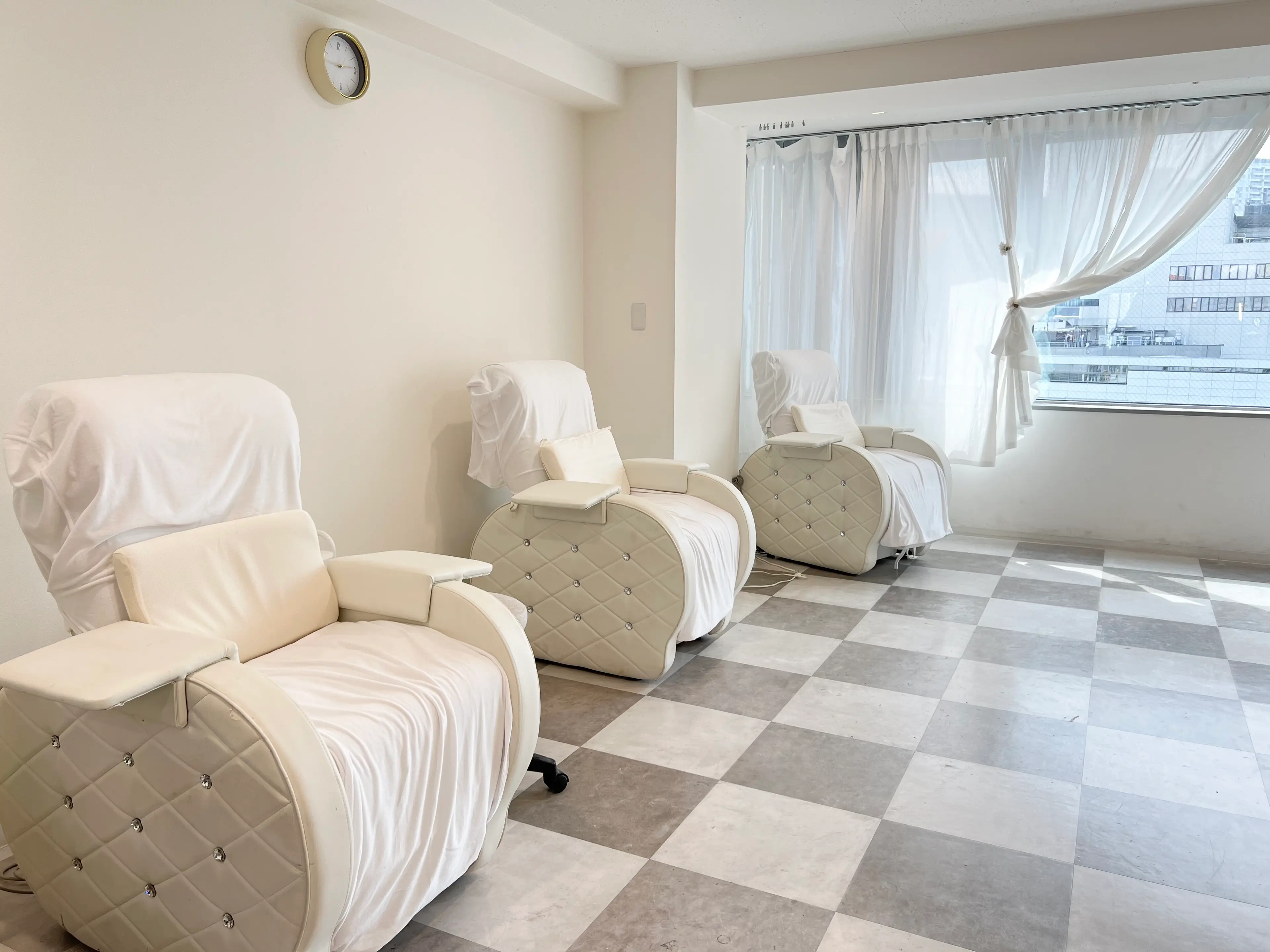 アモル川崎駅前店の内観・外観2