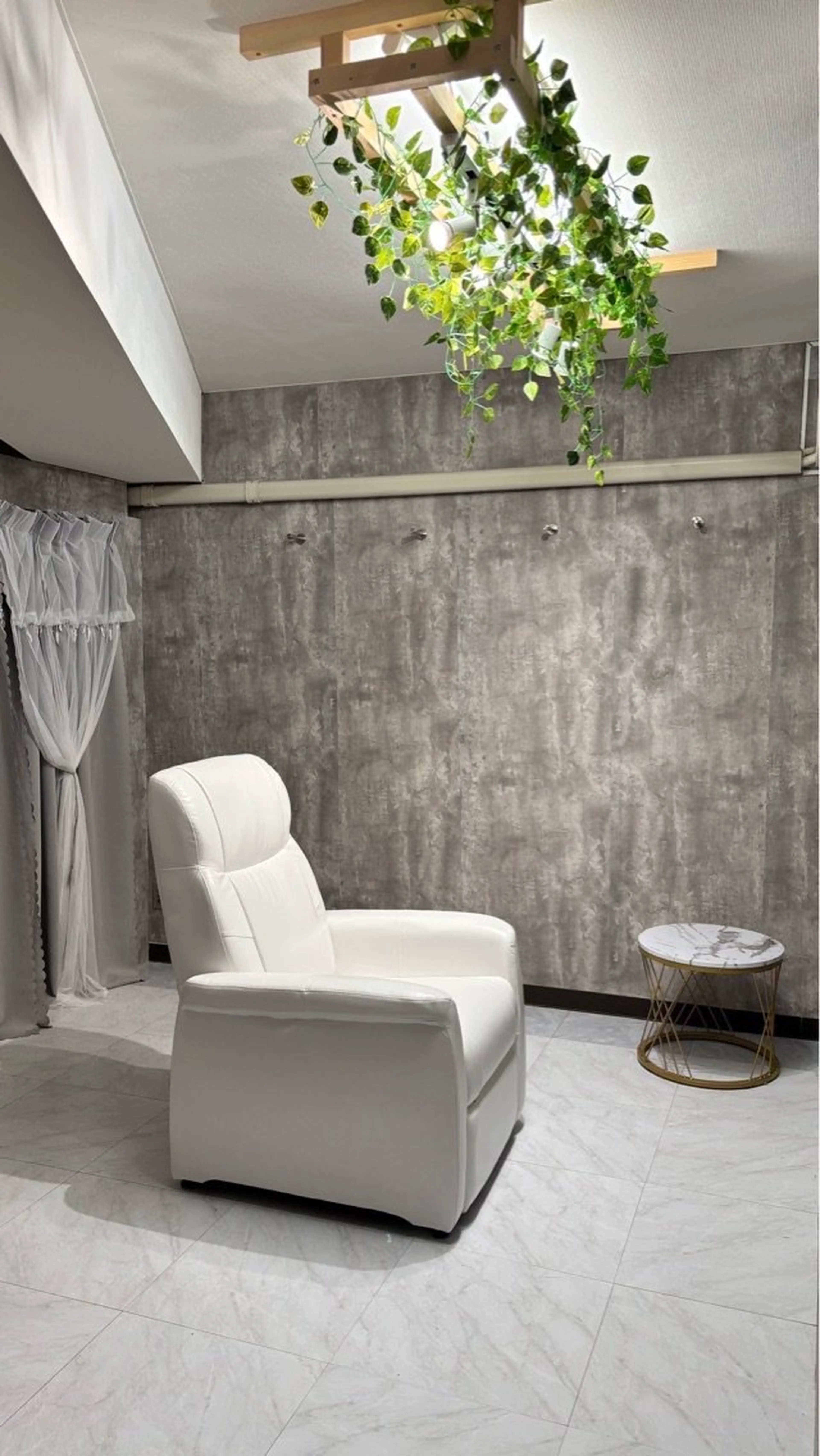 アイブロウサロンeye's新宿店【眉毛専門店】の内観・外観2