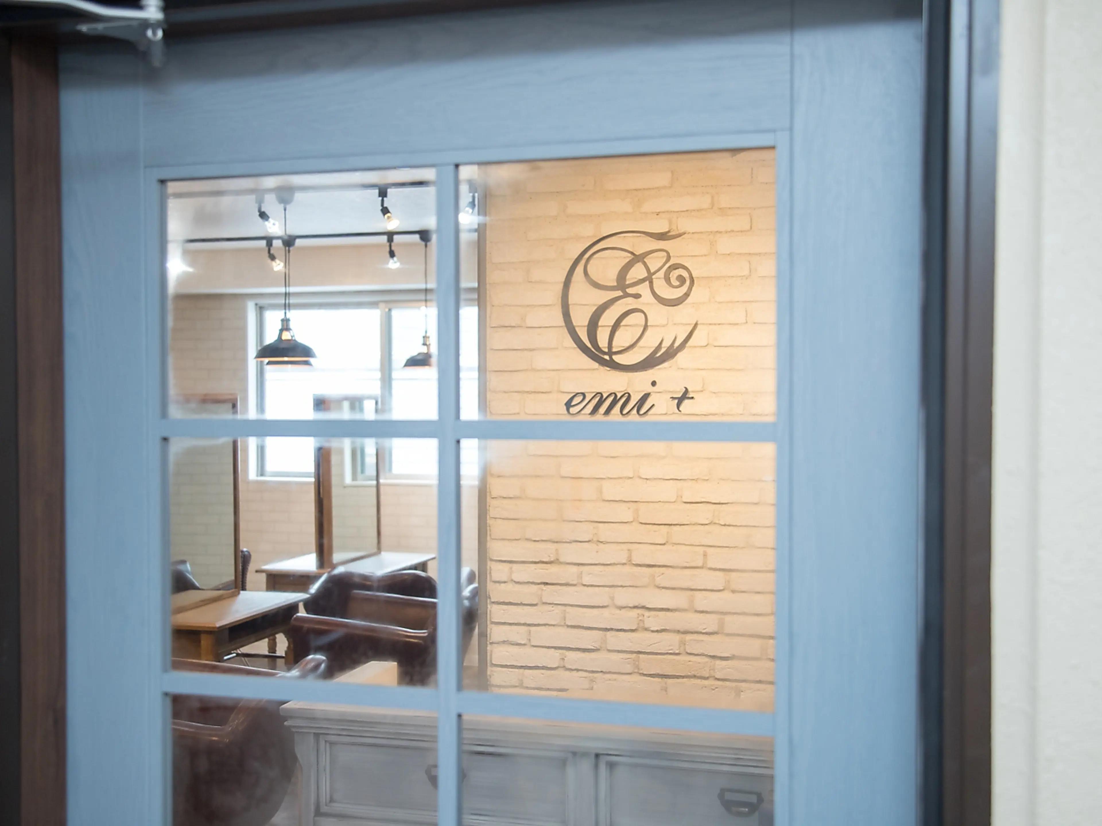 emi+ hair & eyelashの内観・外観1