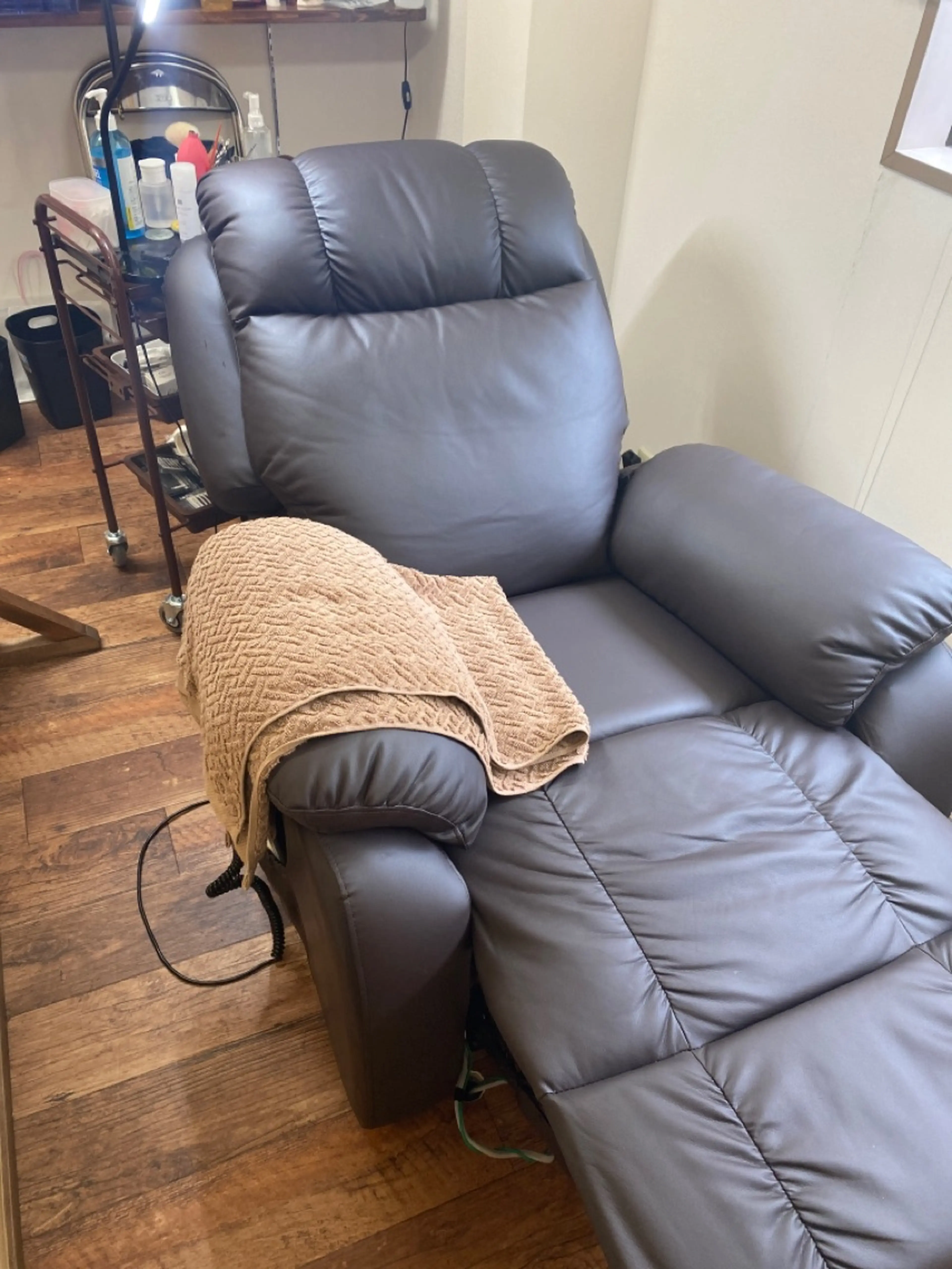 HAIR and EYE design POARISの内観・外観2