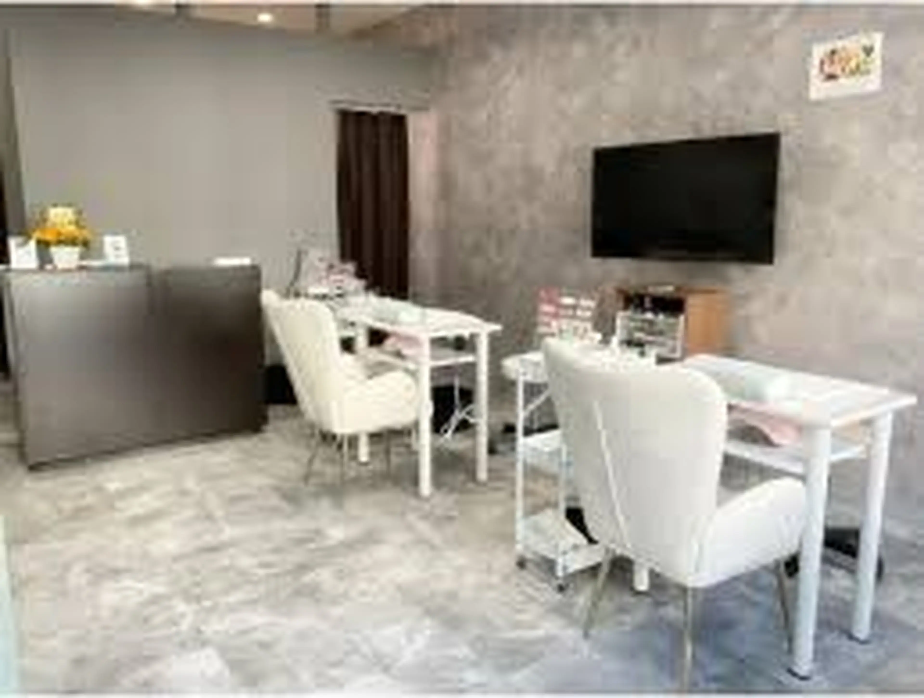 ネイルサロンEMERAの内観・外観1