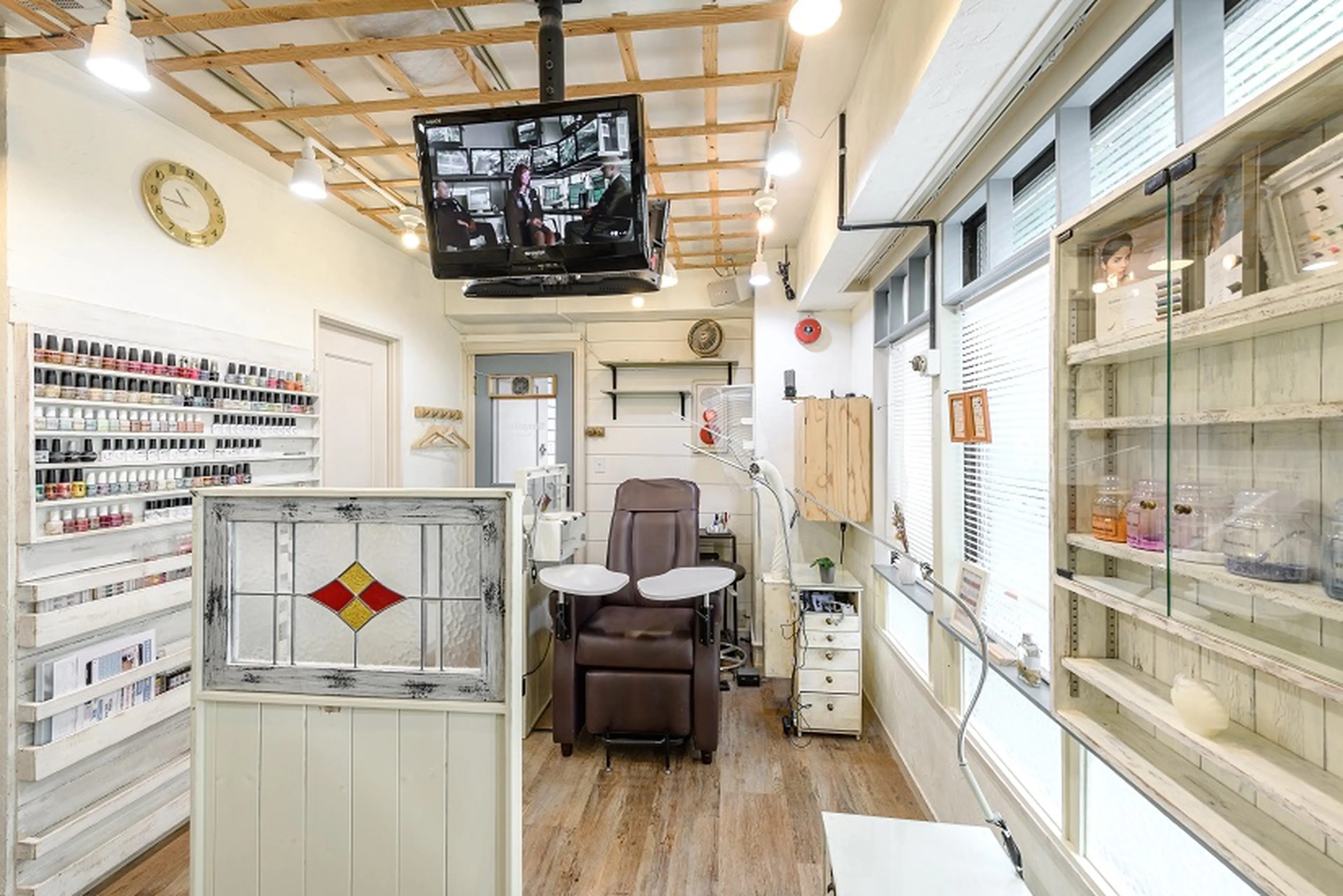 Simpliee by Procare nail（シンプリー バイ プロケアネイル）吉祥寺店の内観・外観2