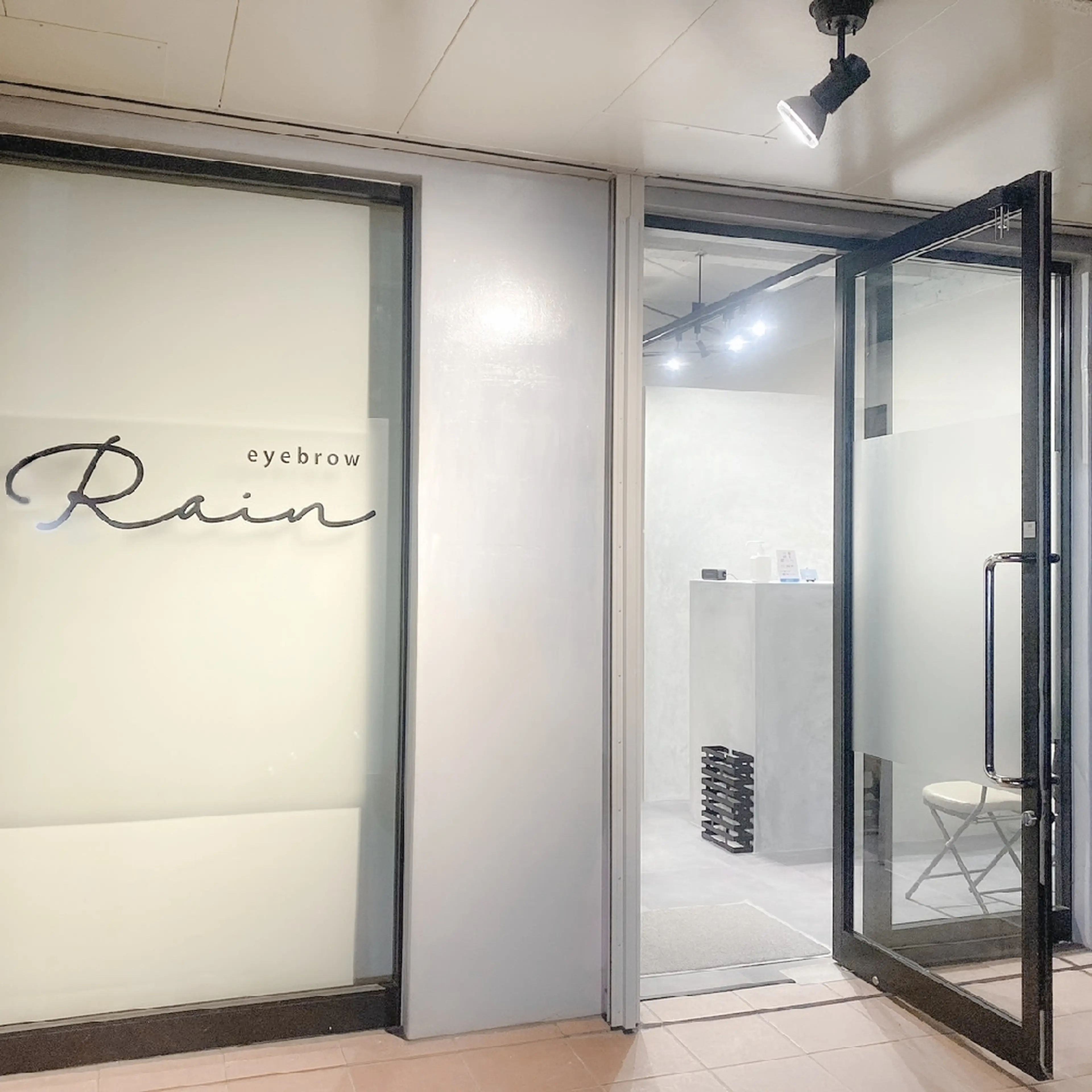 アイブロウ Rain 都城とほく店の内観・外観2