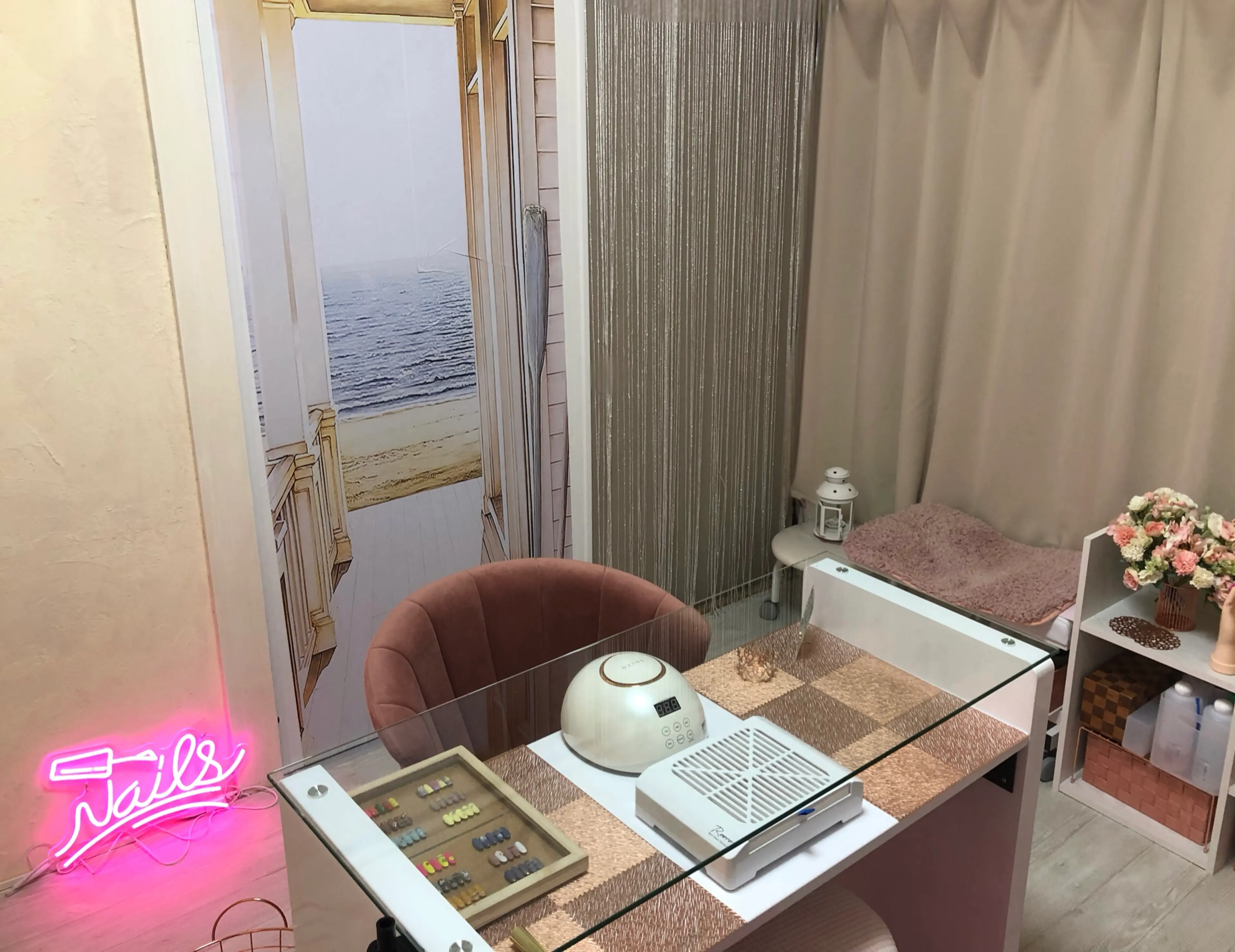 モナネイルの内観・外観1