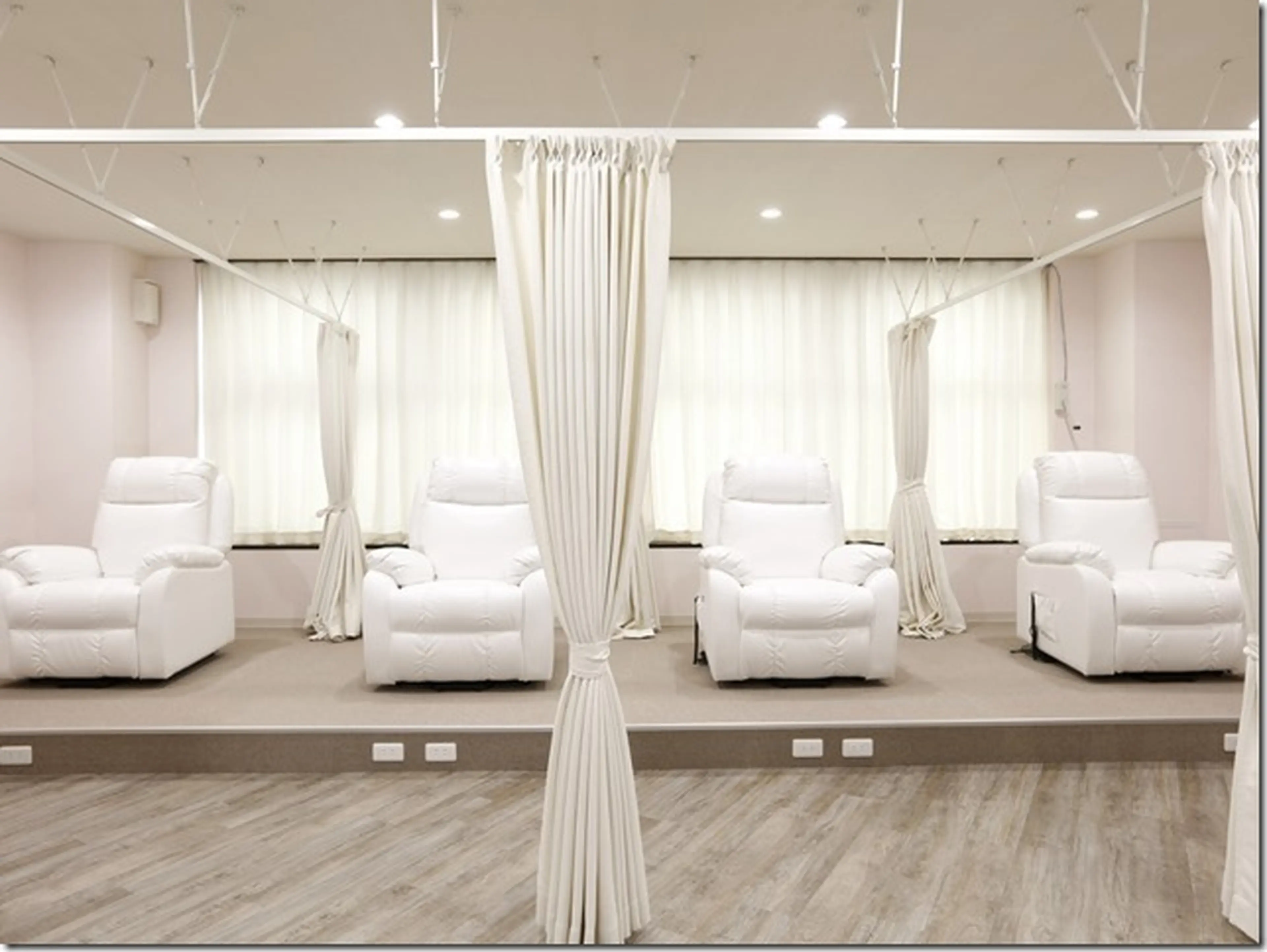 prize Iris池袋　 池袋東口店　マツエク&まつげパーマ&ネイル【プライズ アイリス】の内観・外観1