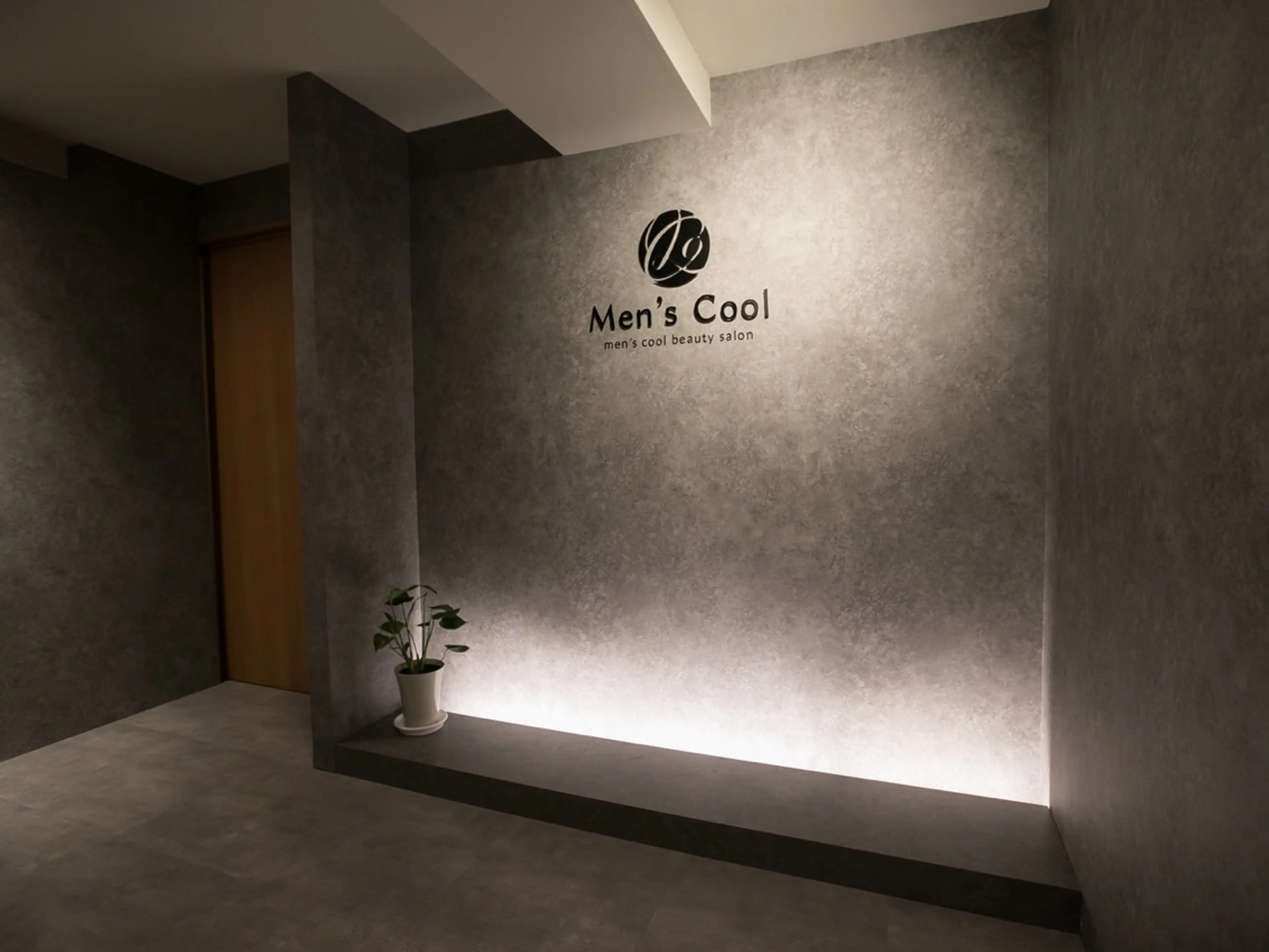 men’s coolの内観・外観1
