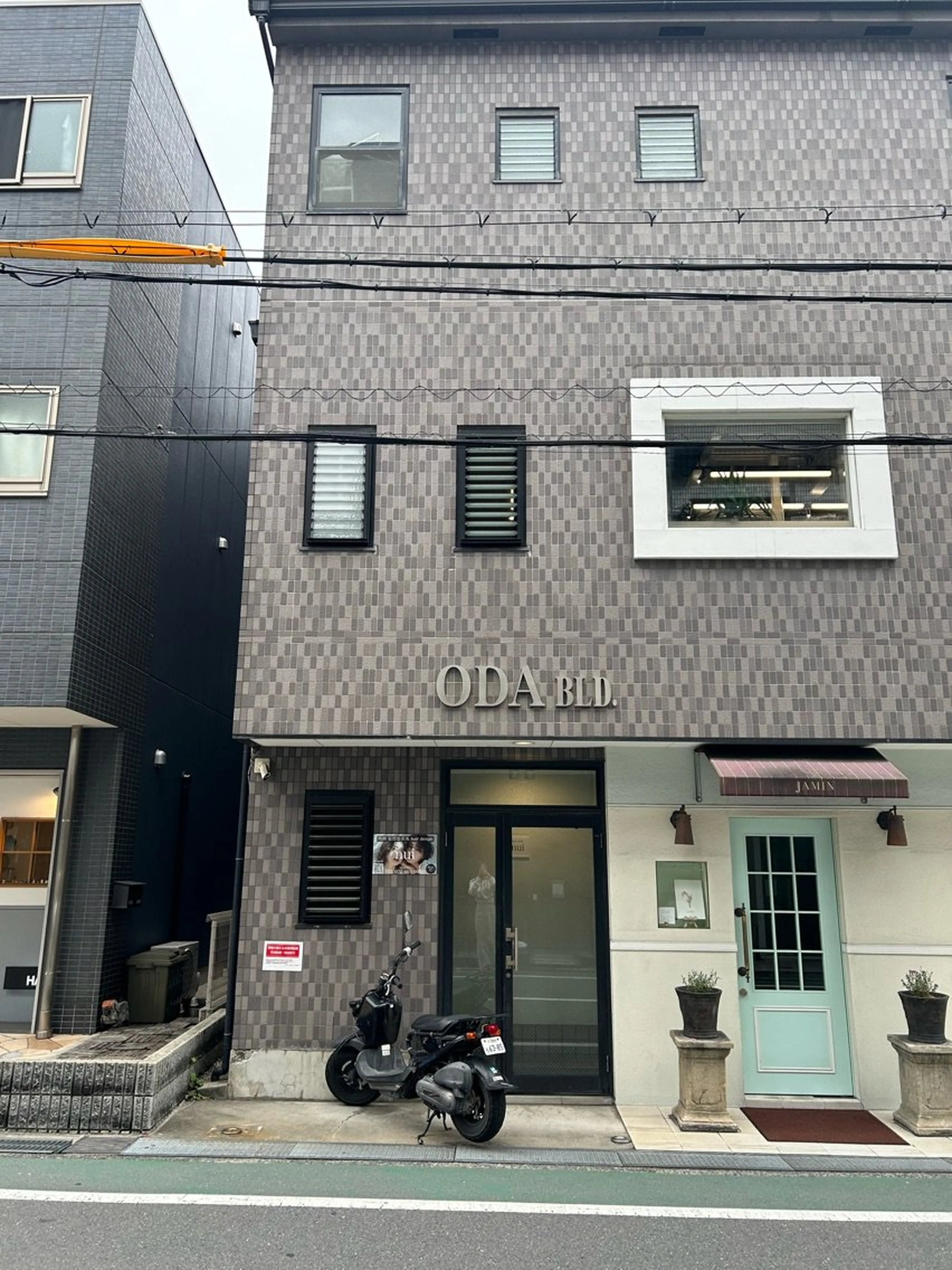 《無料 髪質改善＆ヘアデザイン nui 高槻 阪急 茨木店の内観・外観2