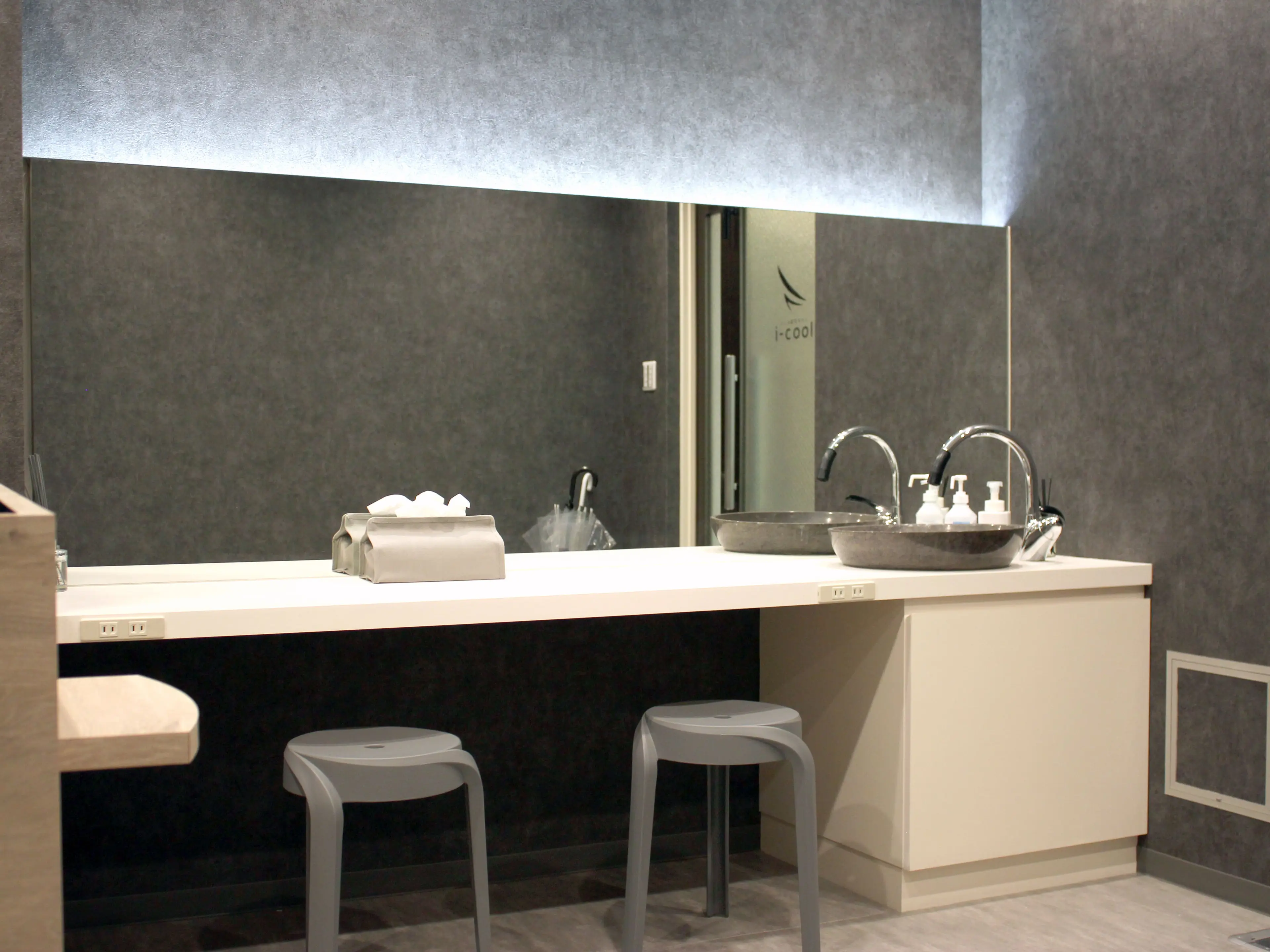 メンズ眉毛サロンi-cool 神戸三宮店の内観・外観3