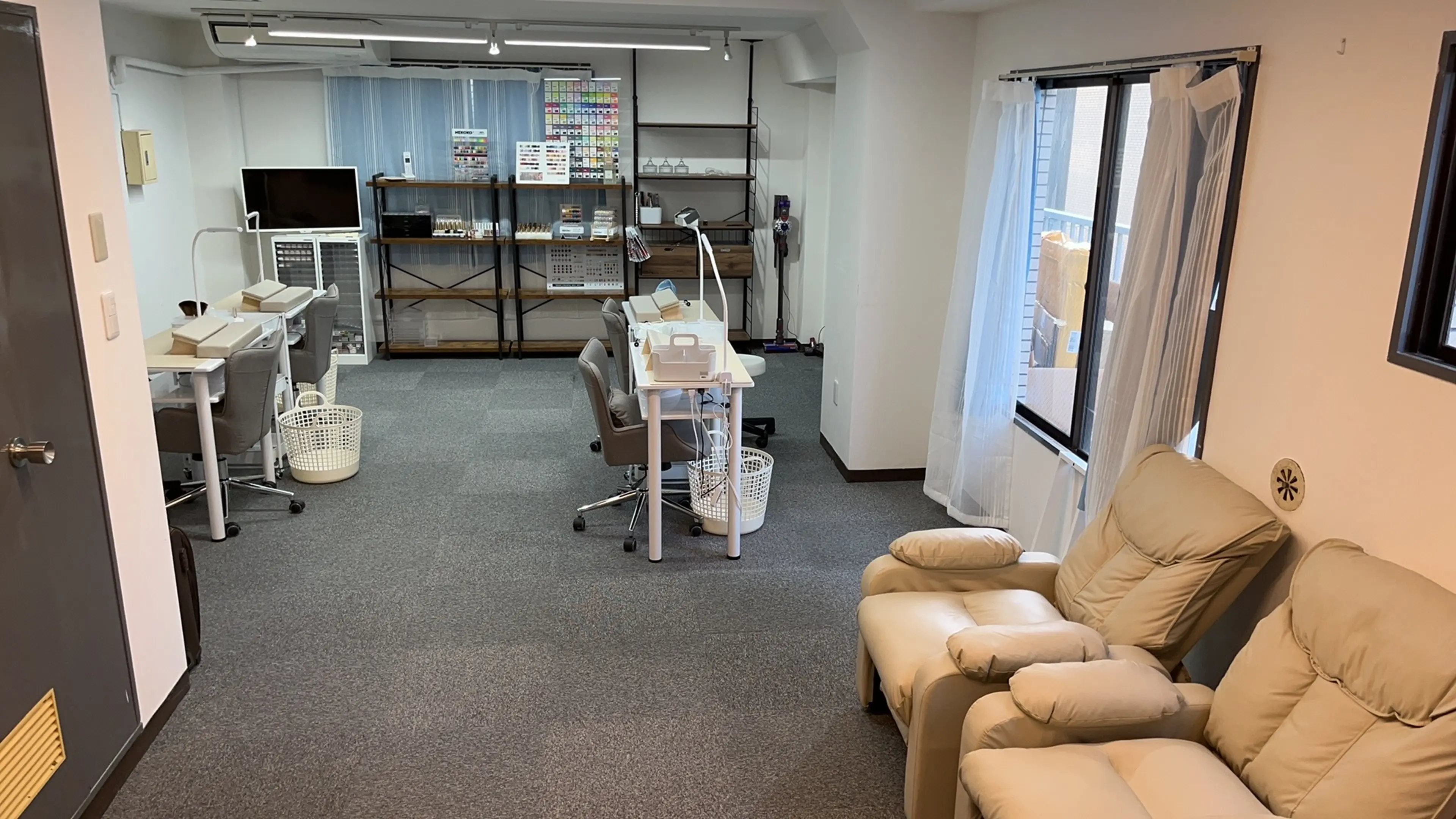 Nailsalon ゆず 池袋店の内観・外観2