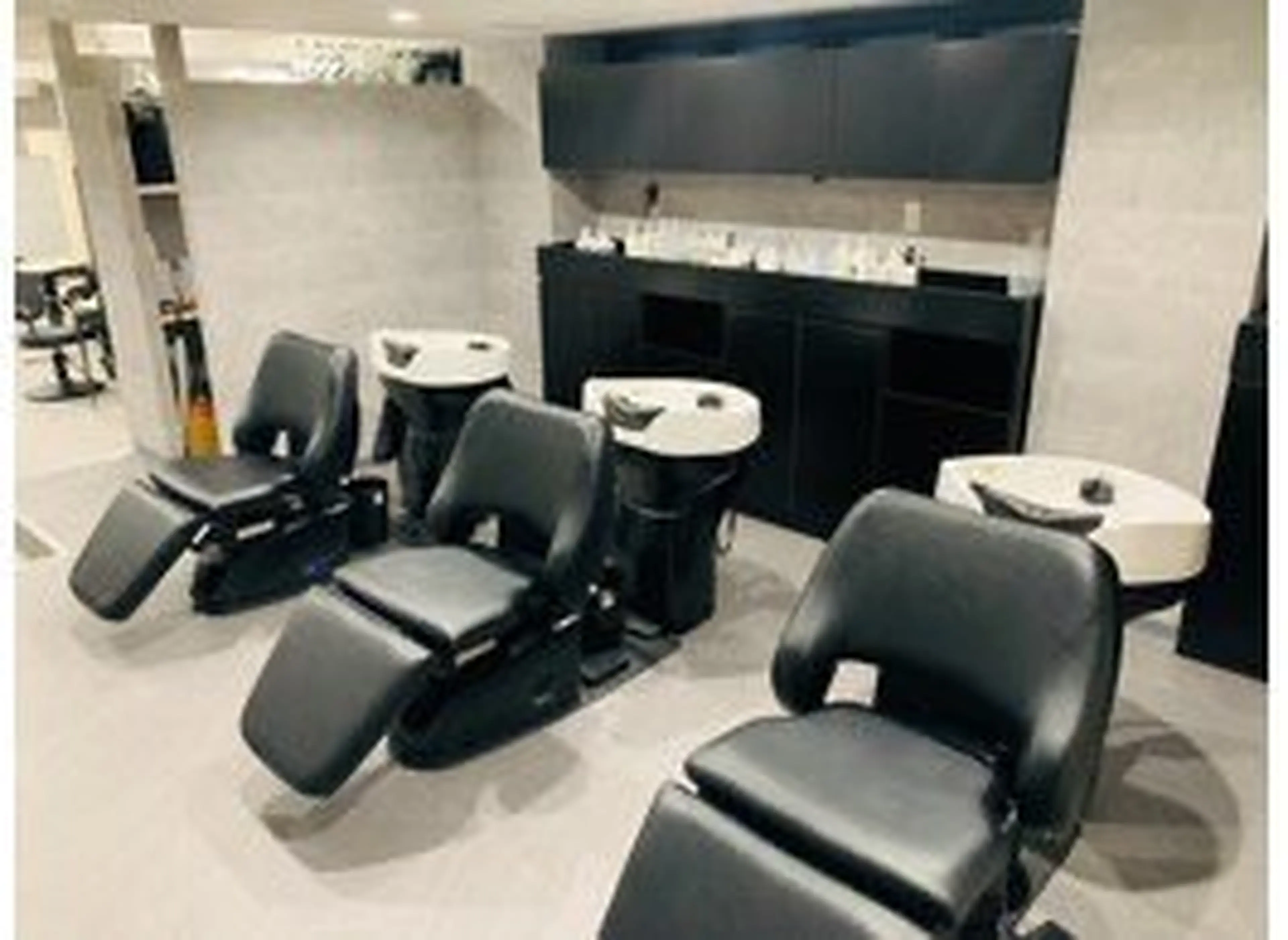 motion  新宿店の内観・外観3