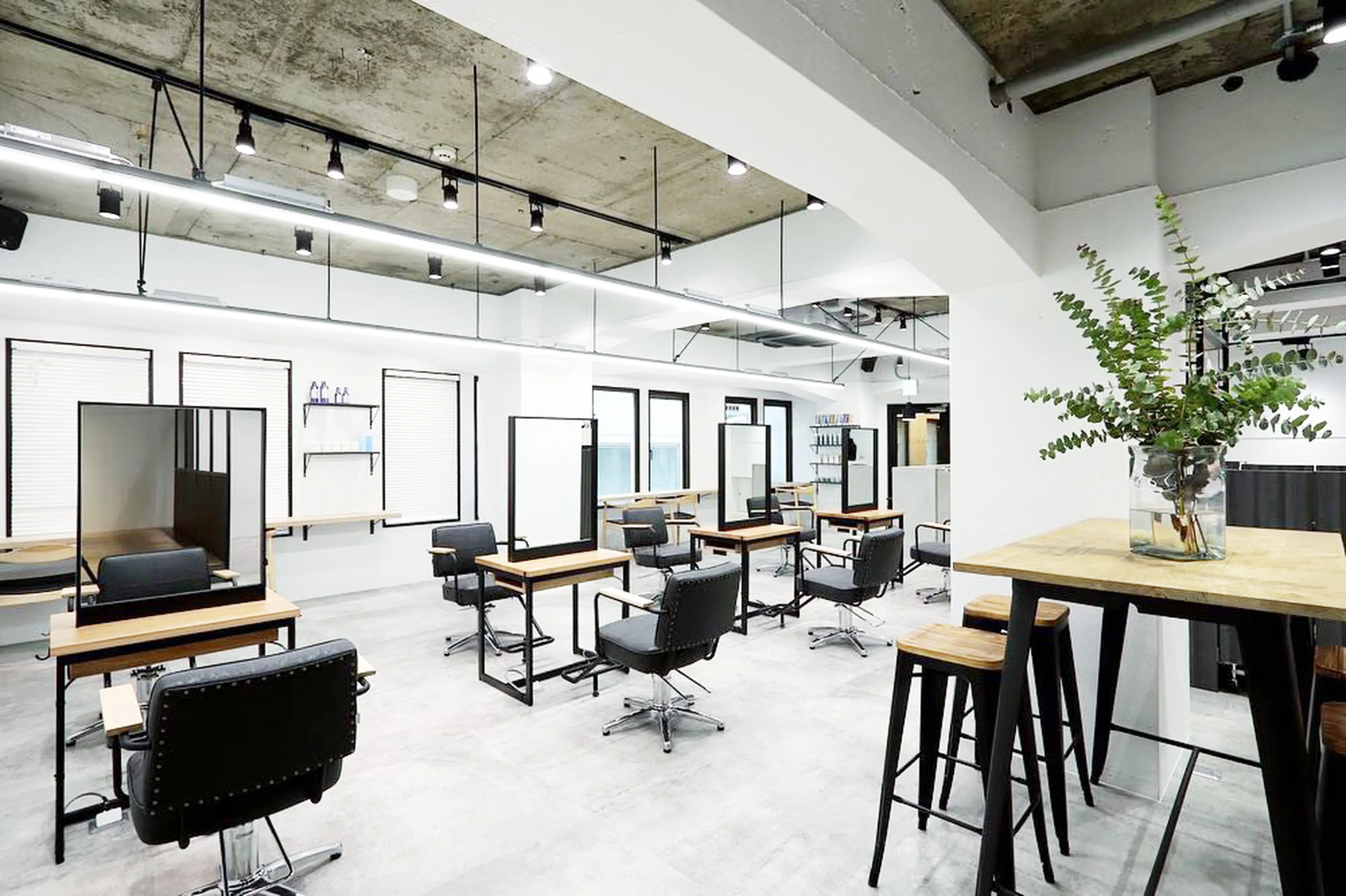 FIRSTの内観・外観2