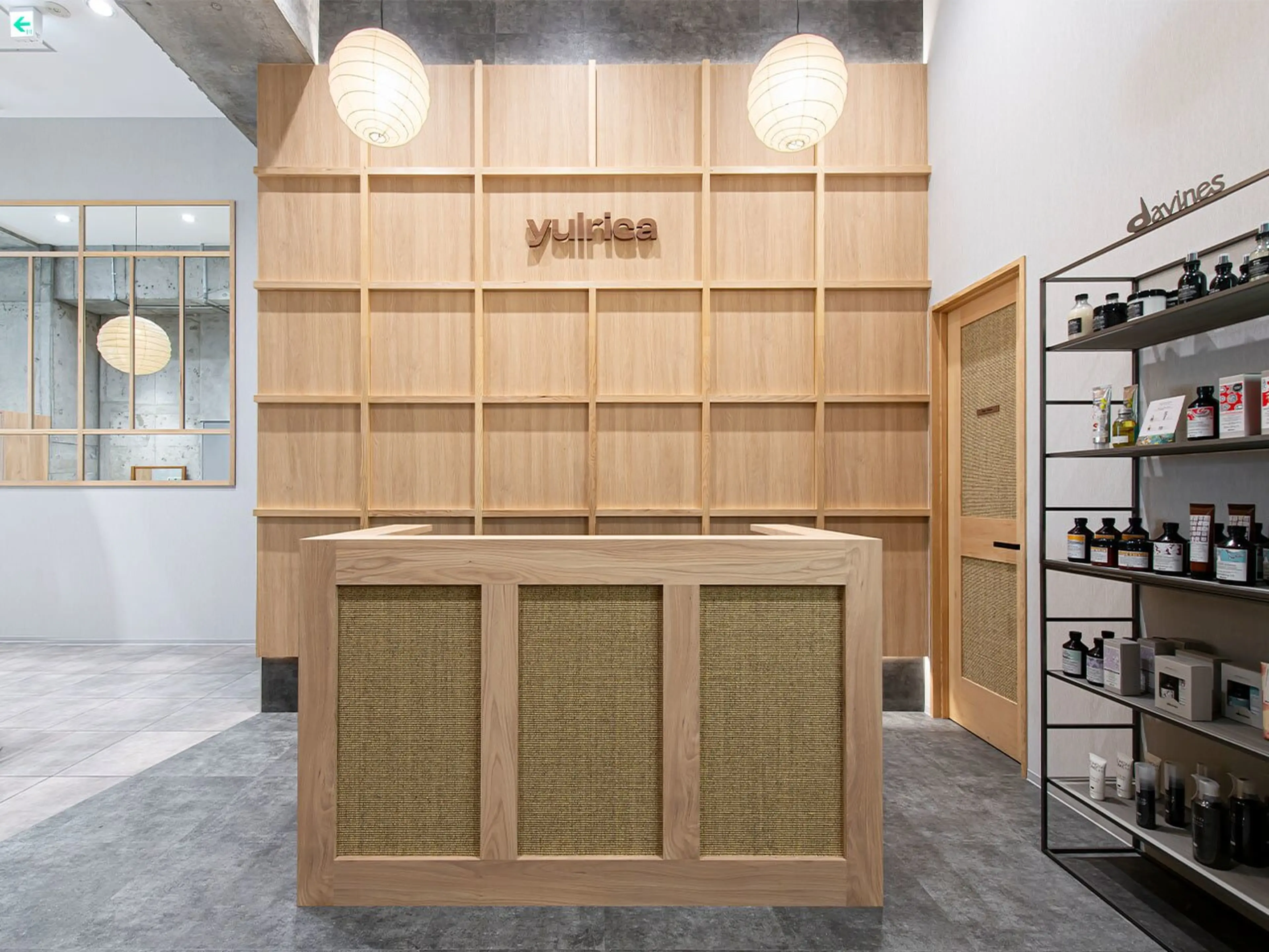 yulrica新宿店の内観・外観1