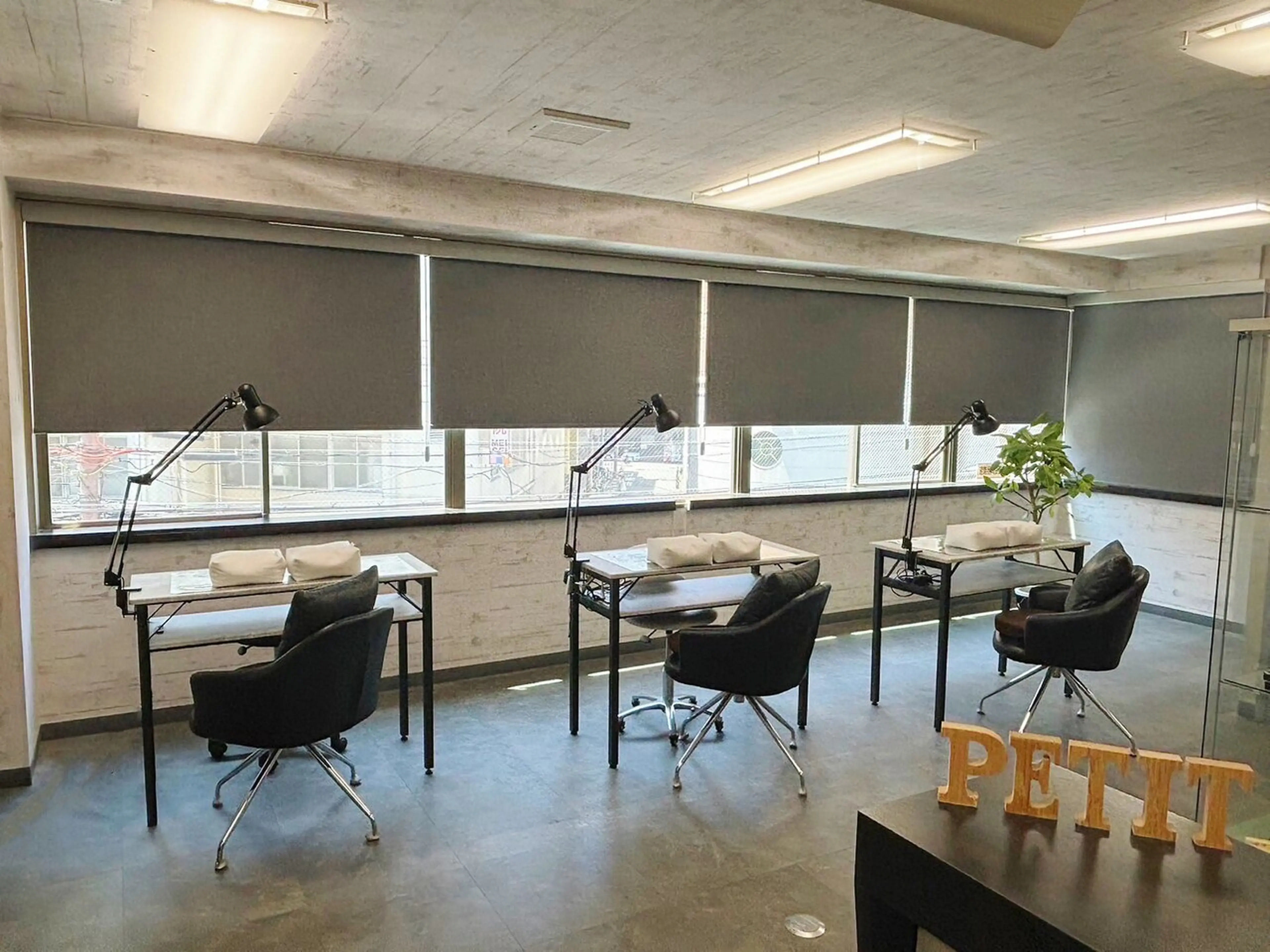 peTiT京橋店の内観・外観1