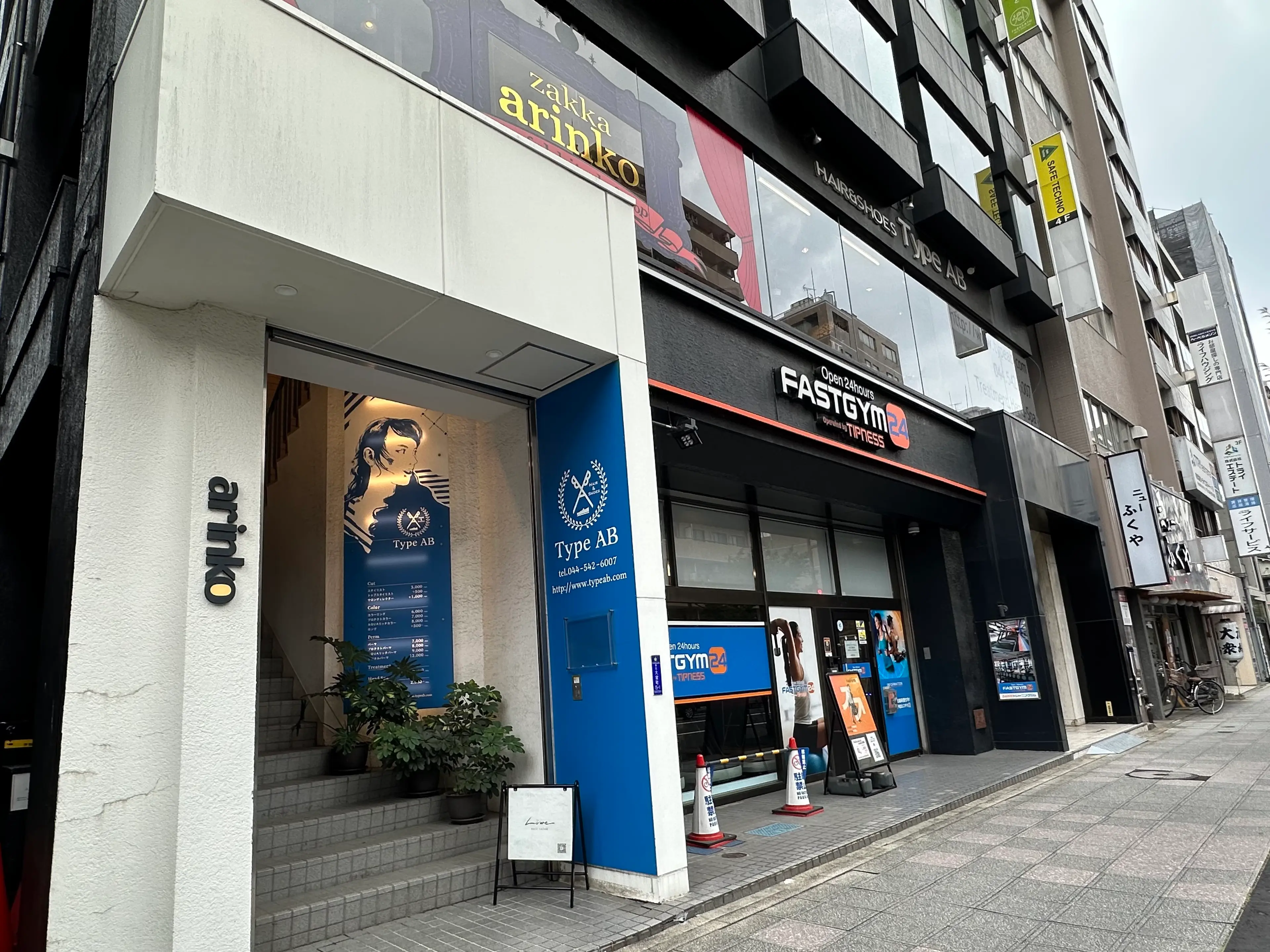 Löweの内観・外観1