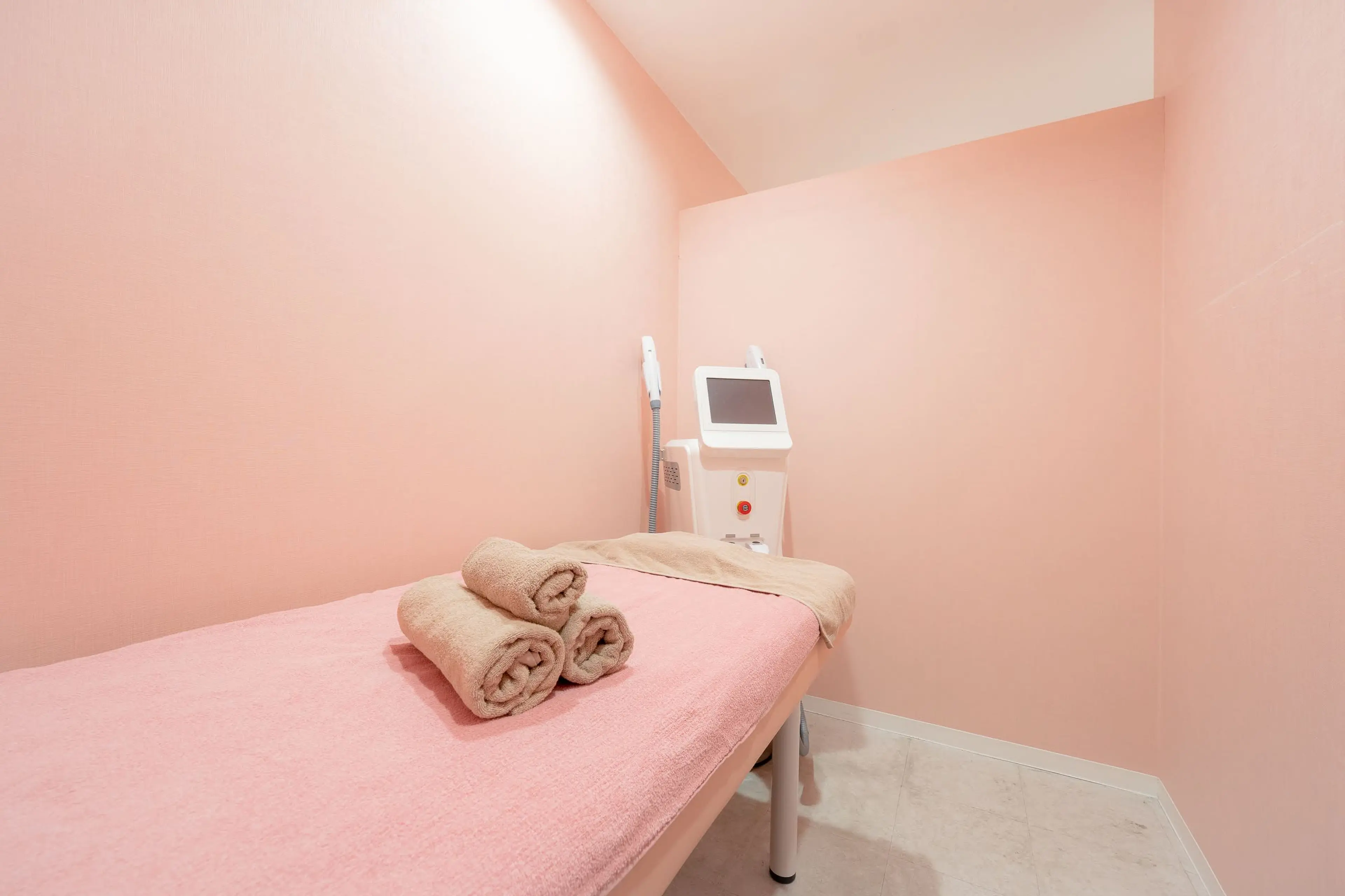 脱毛専門サロン　caratful(カラフル)の内観・外観2