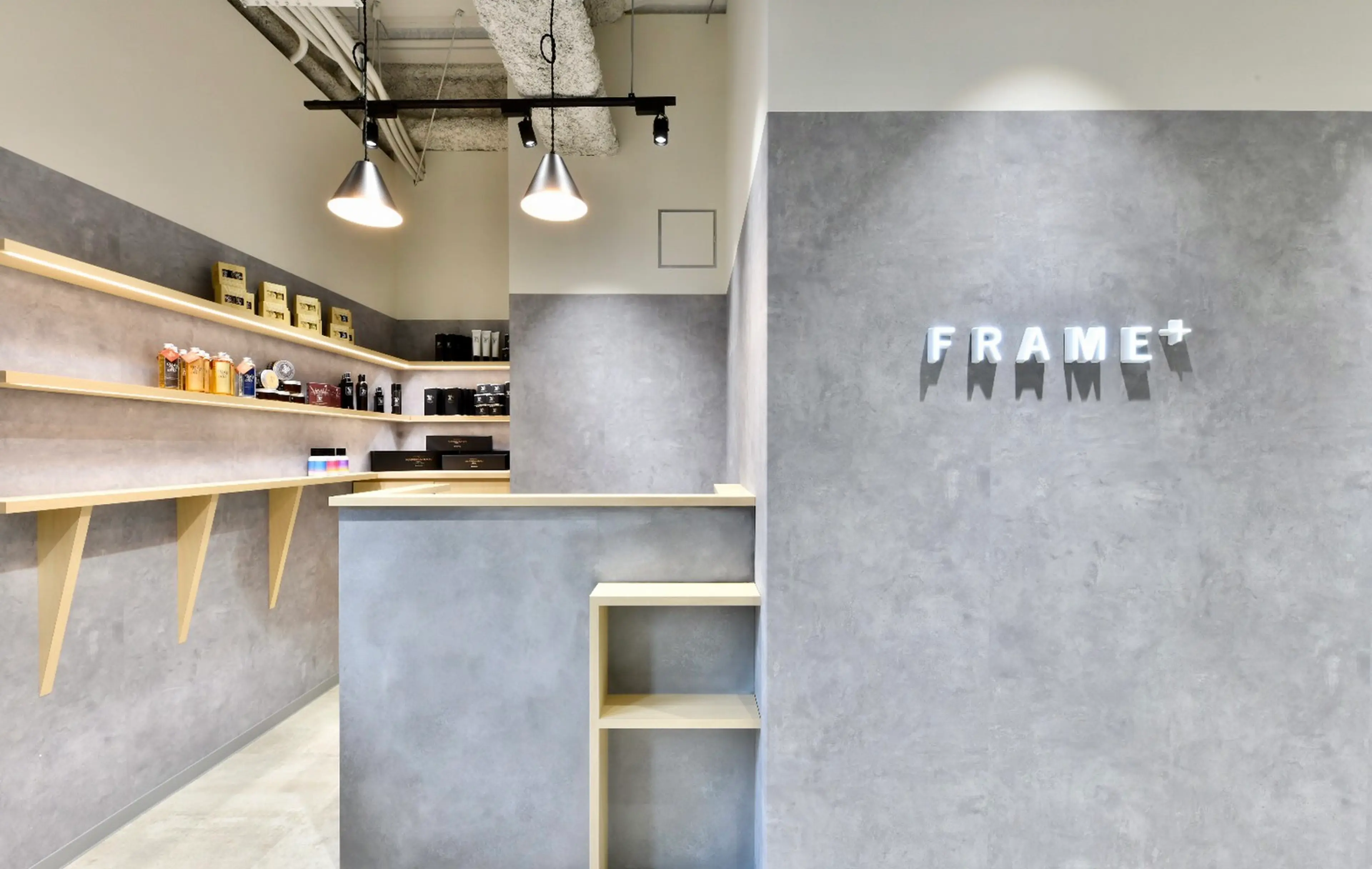 FRAME + HairEsthe 御堂筋難波店の内観・外観1