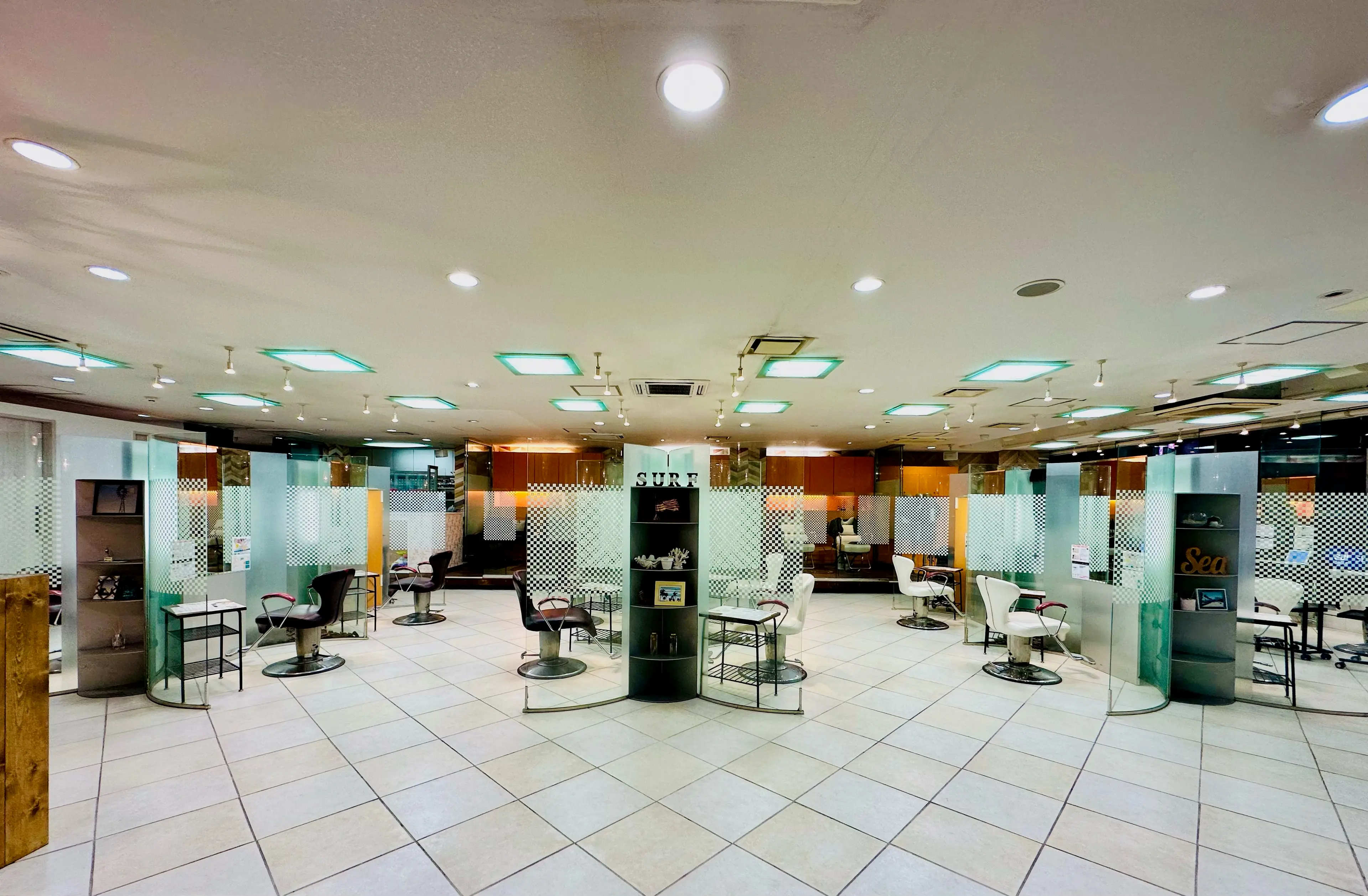 HAIR＆MAKE EARTH津田沼店の内観・外観1