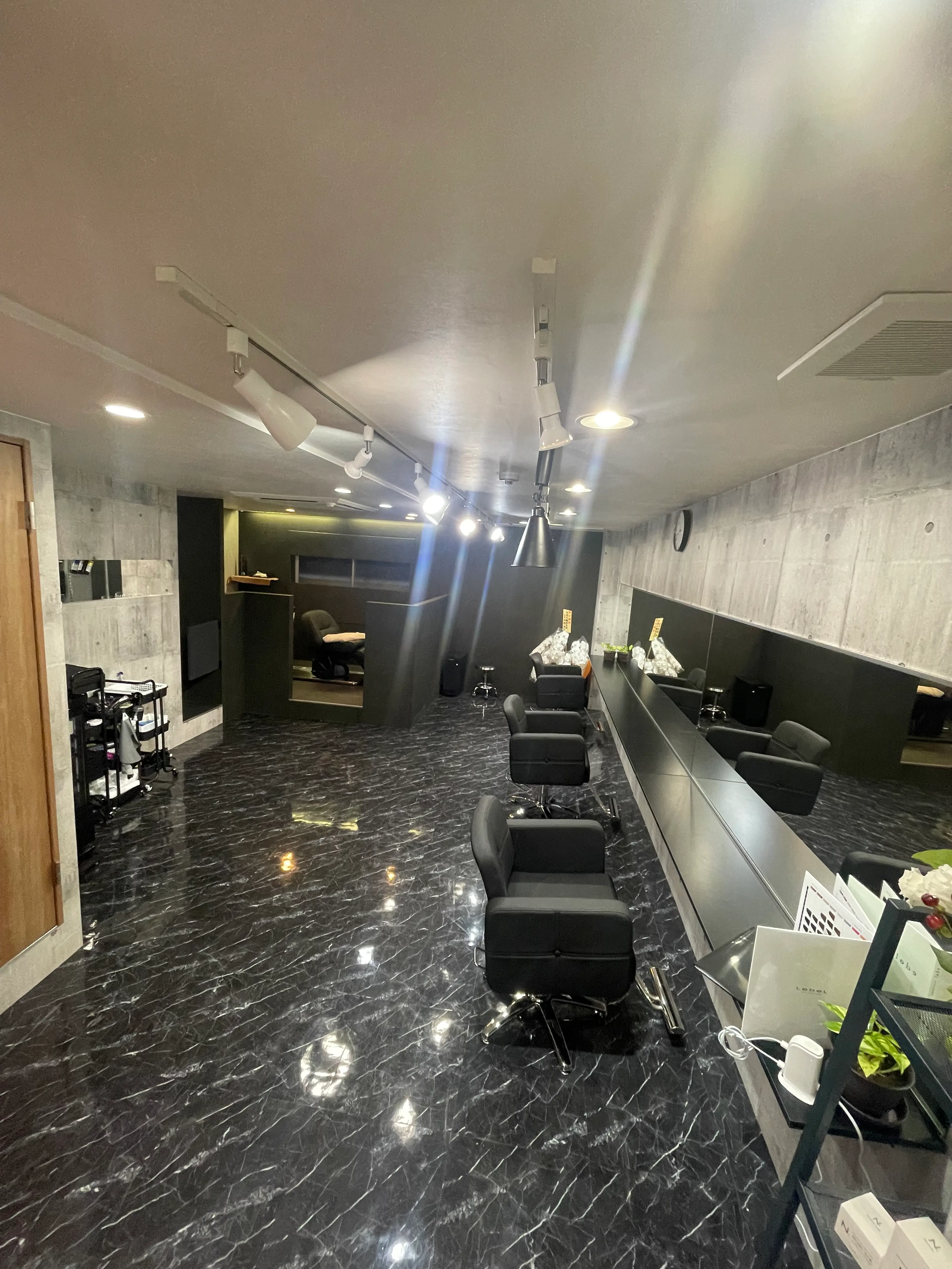 NINE＋【ナインプラス】の内観・外観1