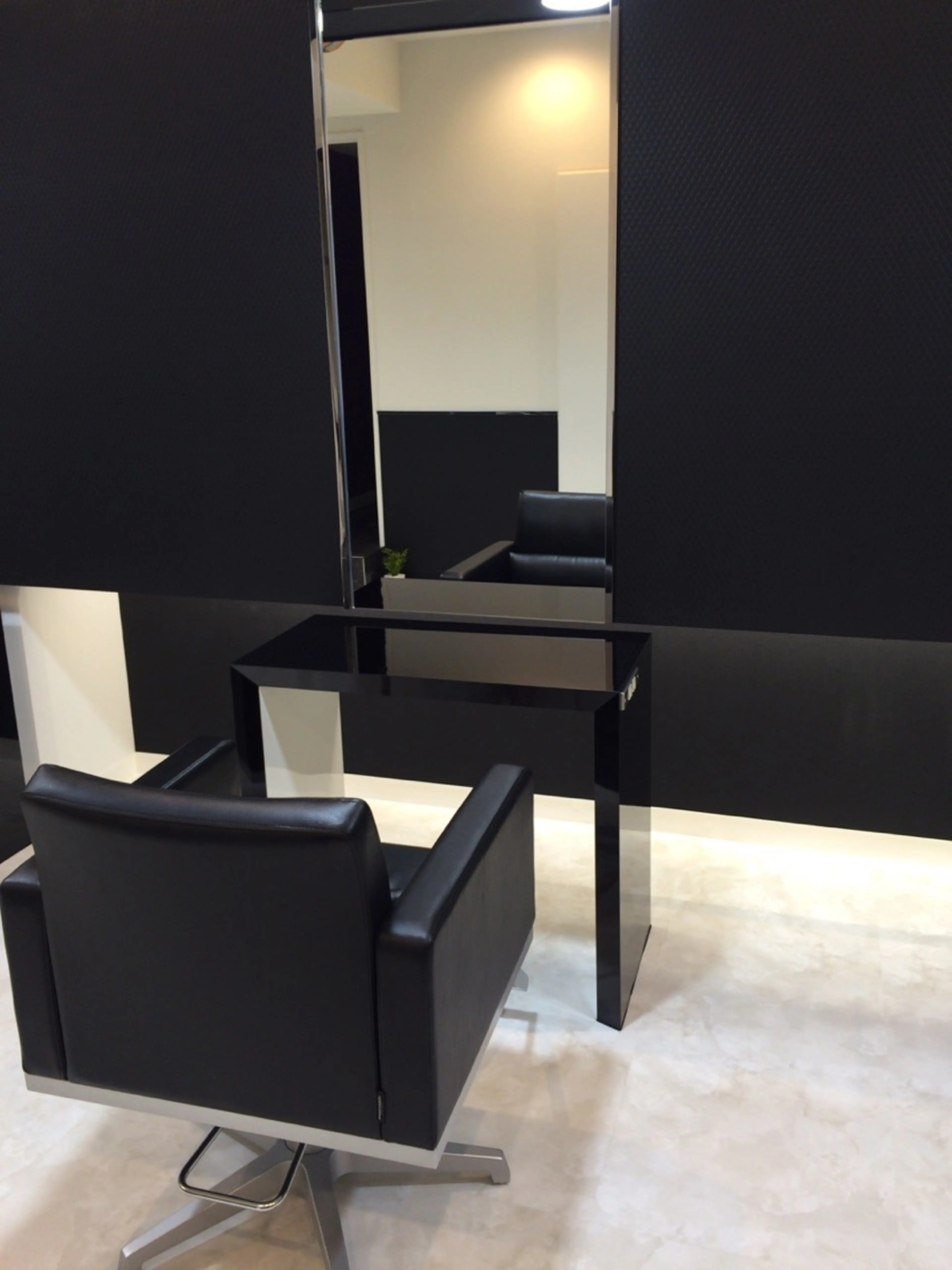 d.HAIR DESIGNの内観・外観2